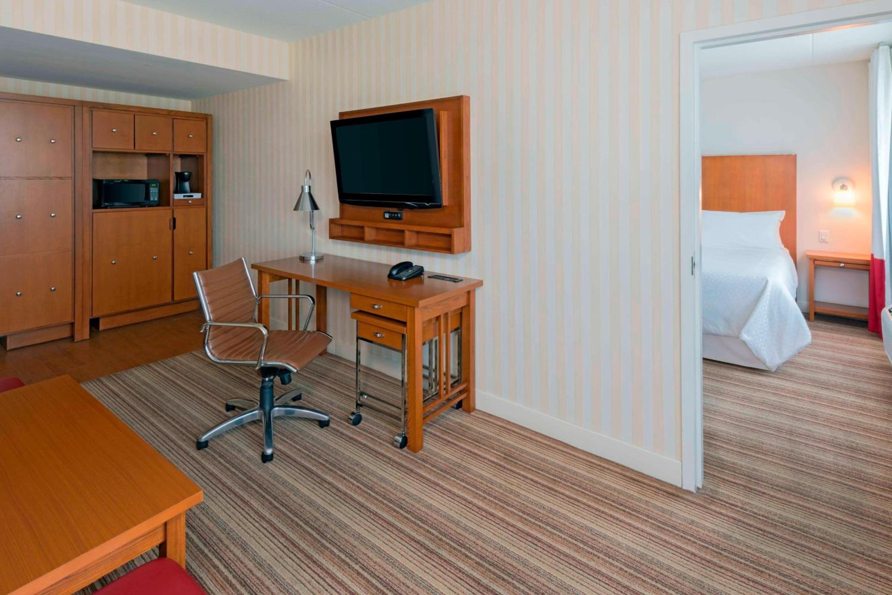 Cambridge Vacations - Four Points by Sheraton Cambridge Kitchener, Ontario - Property Image 8