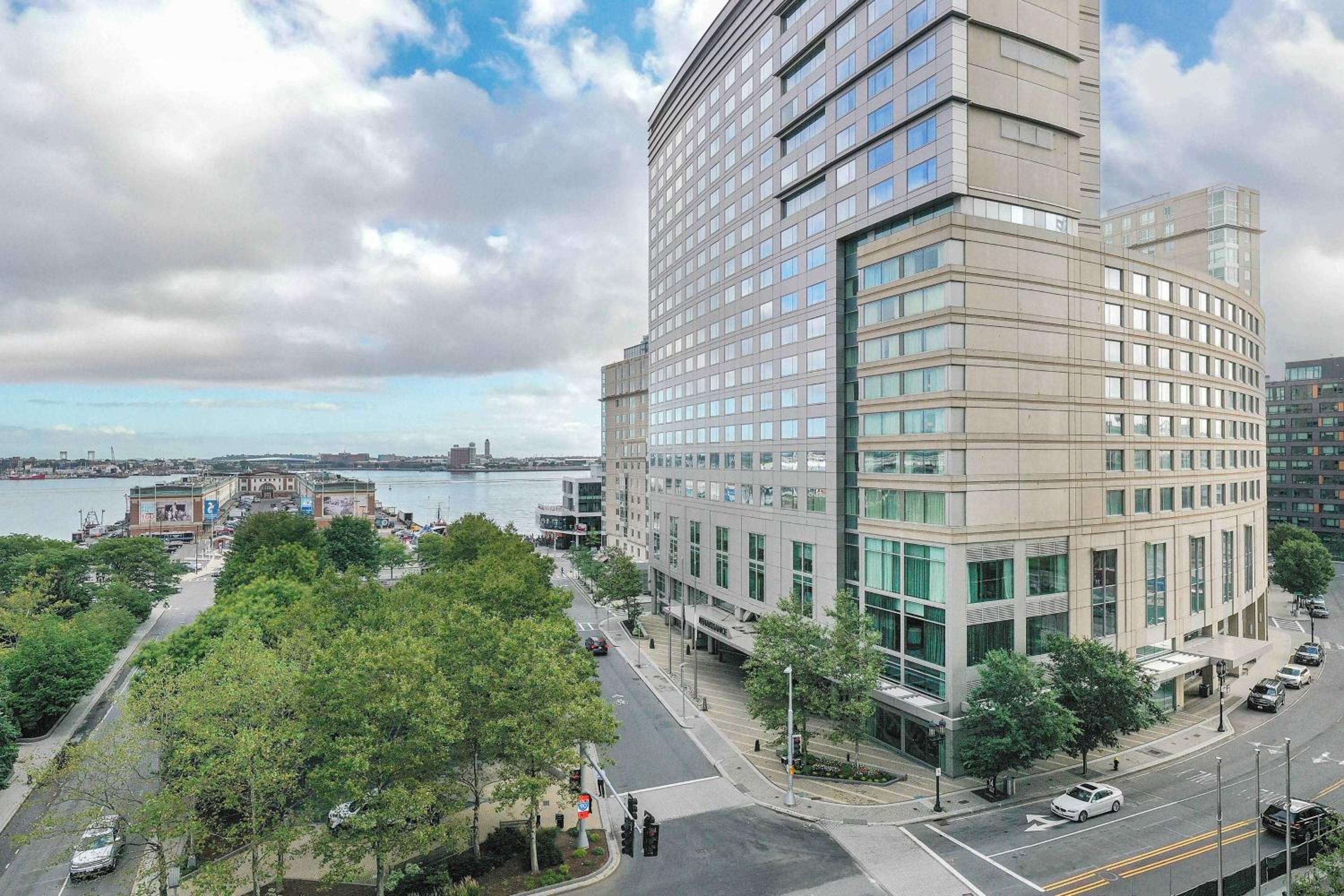 Hotel Renaissance Boston Seaport District