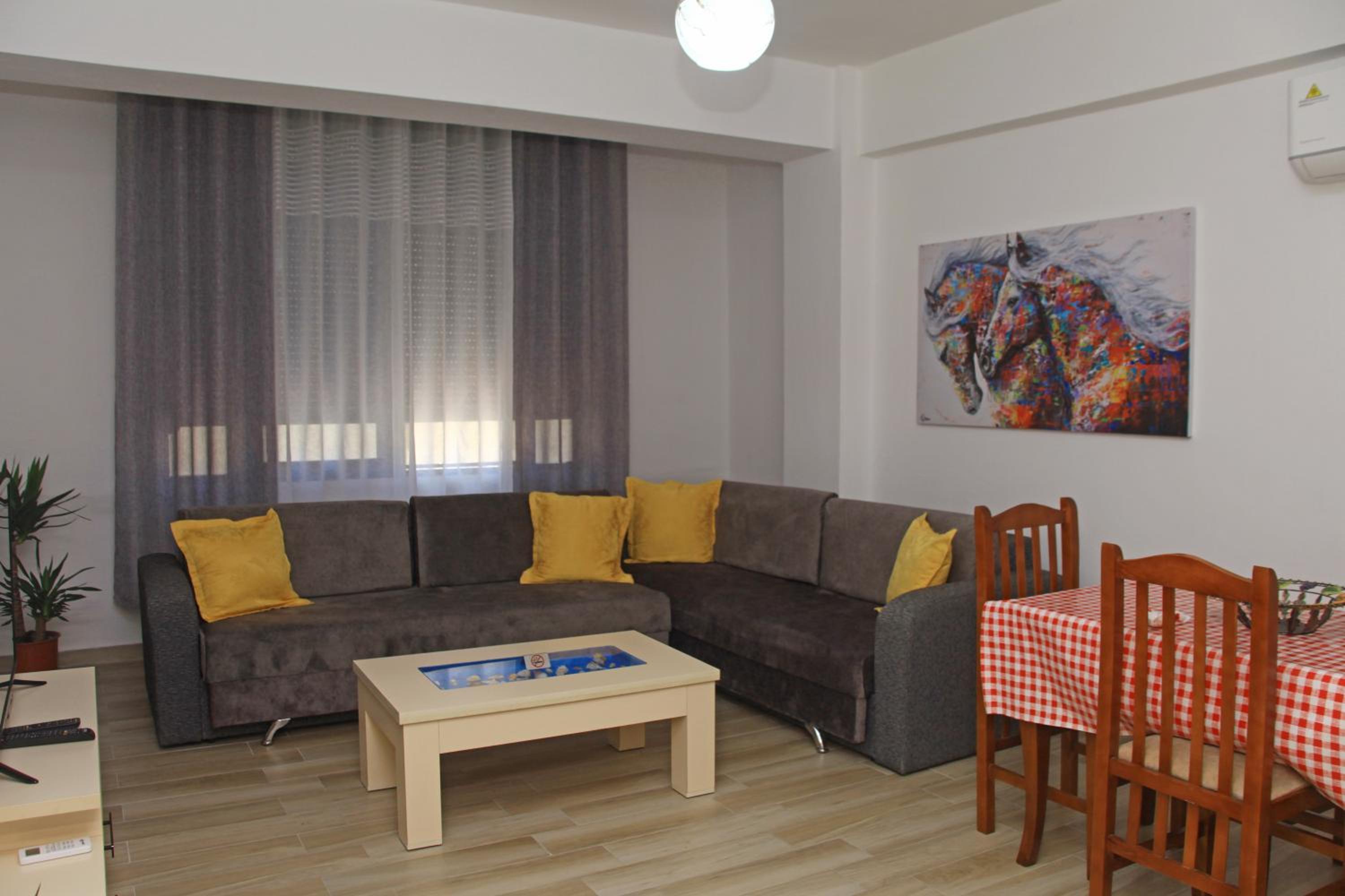 Old Town Boulevard apartment in city center