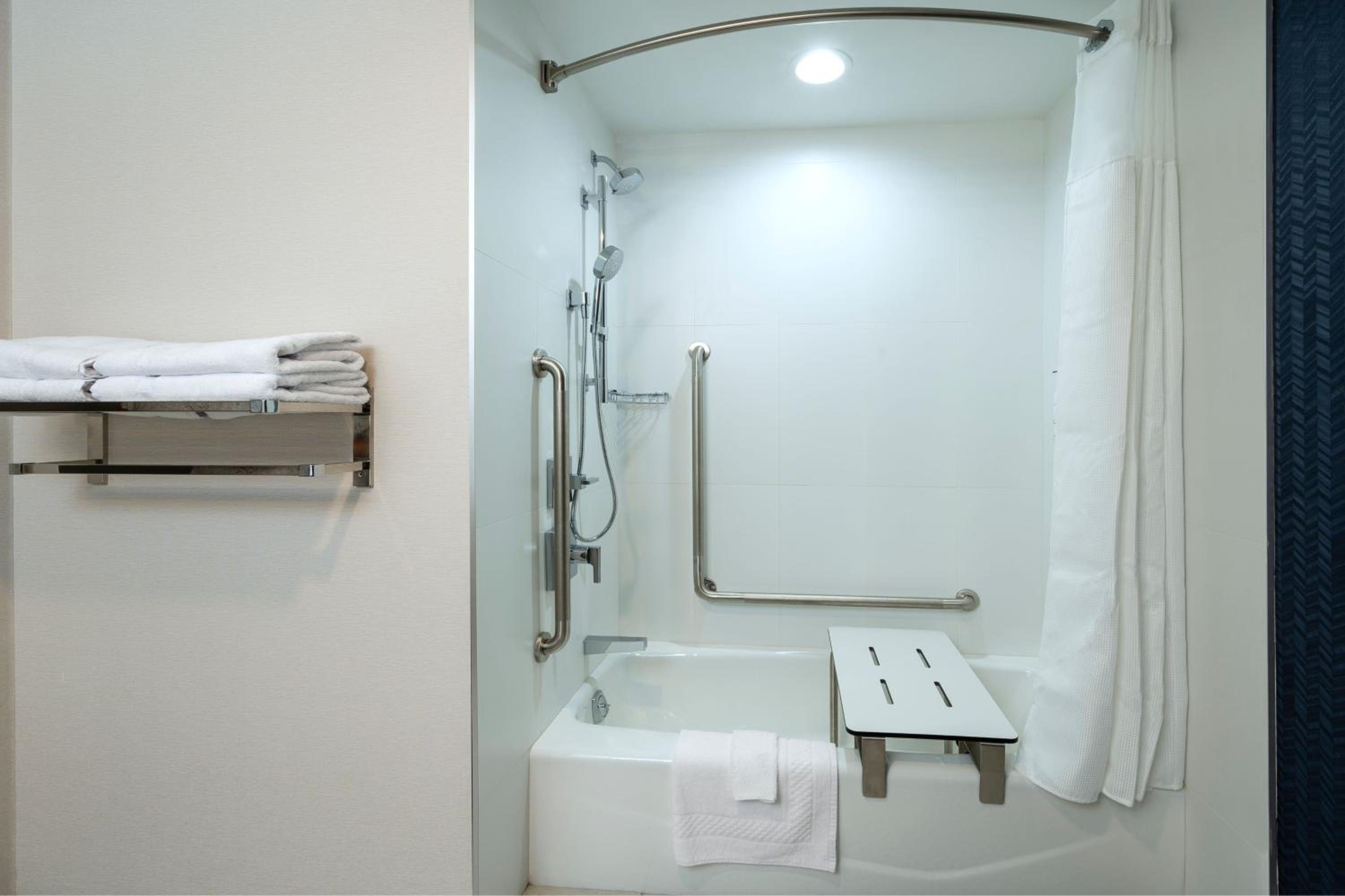 North Bay Vacations - Fairfield by Marriott Inn Suites North Bay - Property Image 19