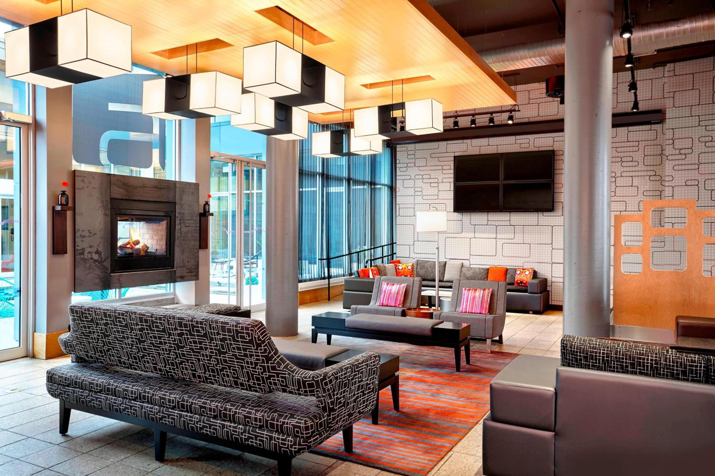 Aloft Montreal Airport - Property Image 2