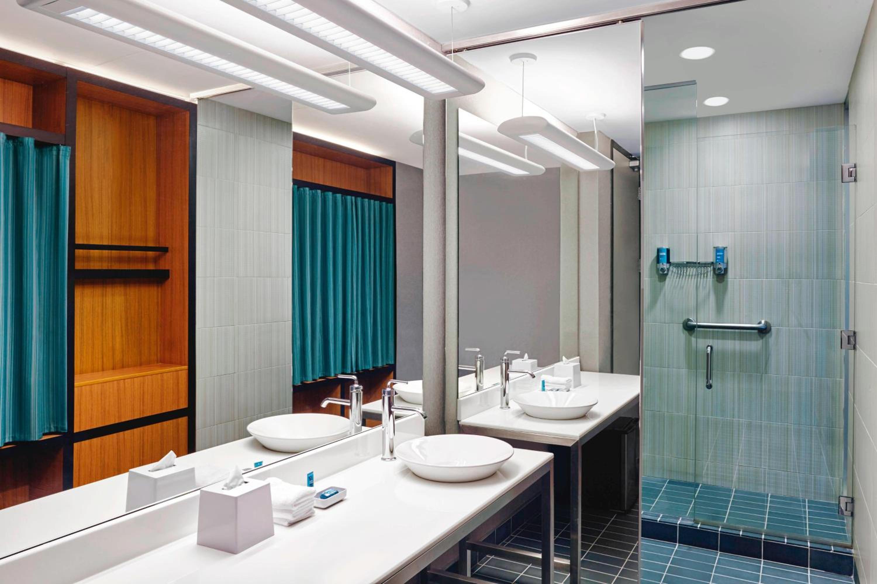 Aloft Montreal Airport - Property Image 6