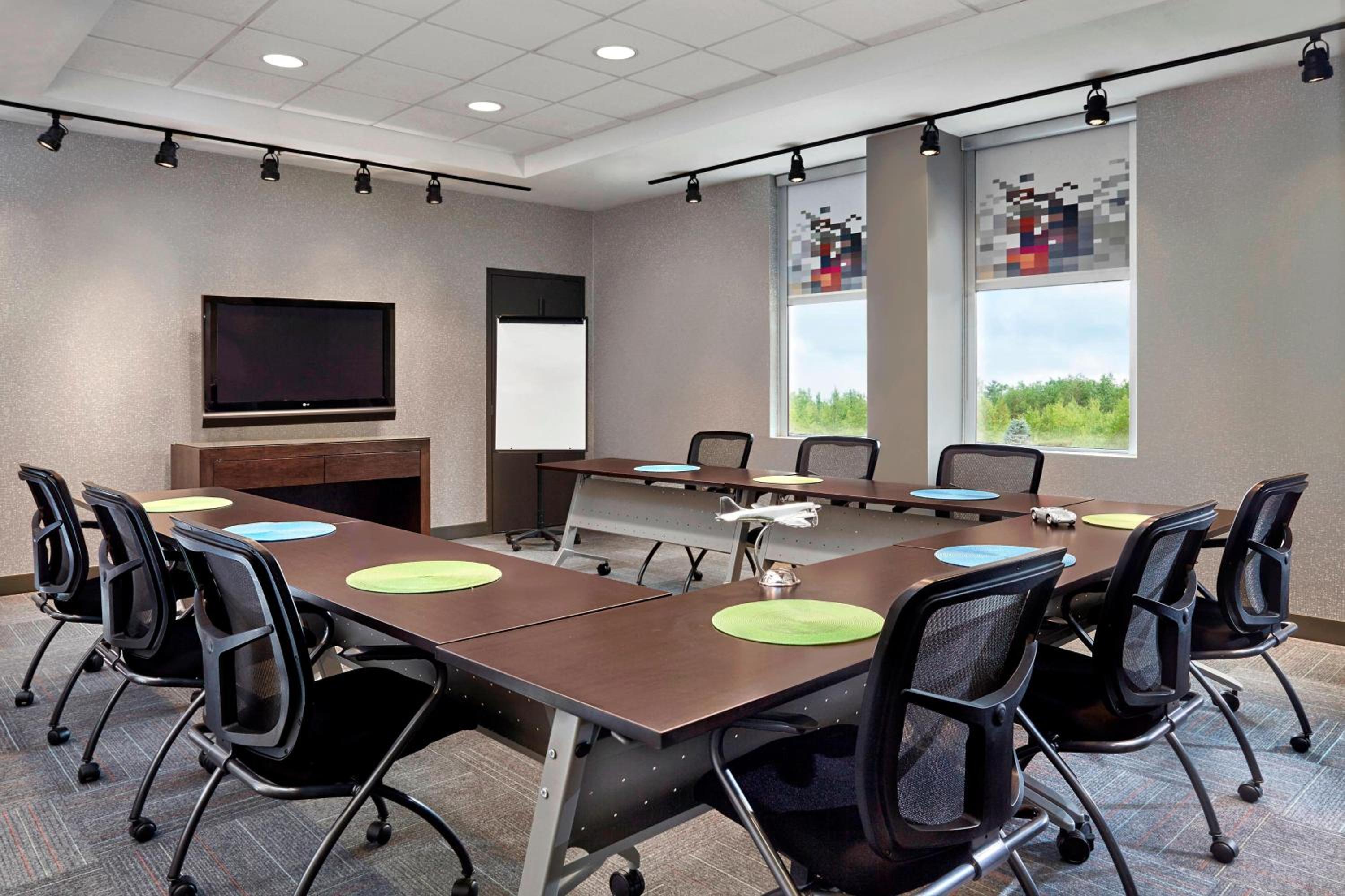 Aloft Montreal Airport - Property Image 12
