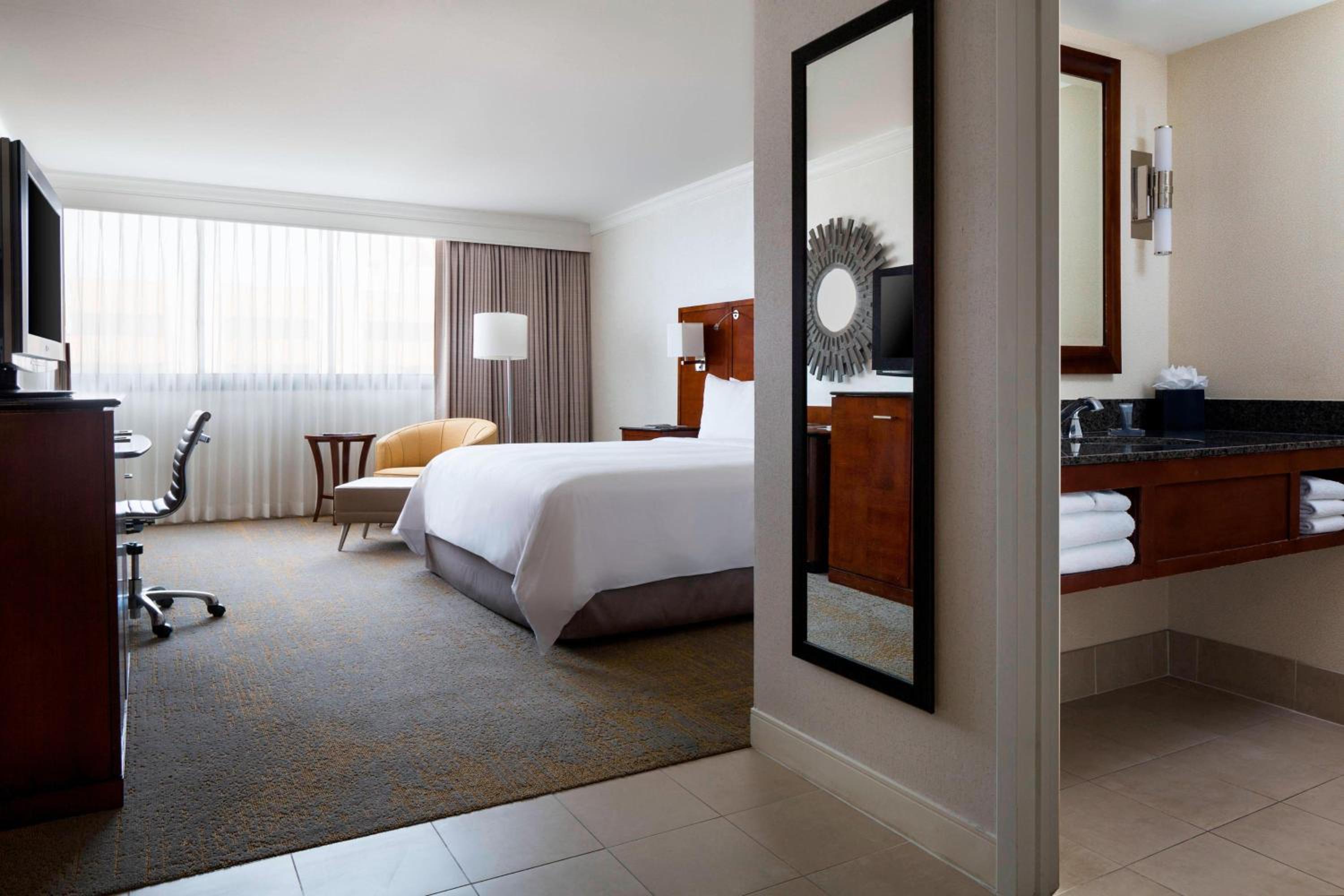 Burbank Vacations - Los Angeles Marriott Burbank Airport - Property Image 28