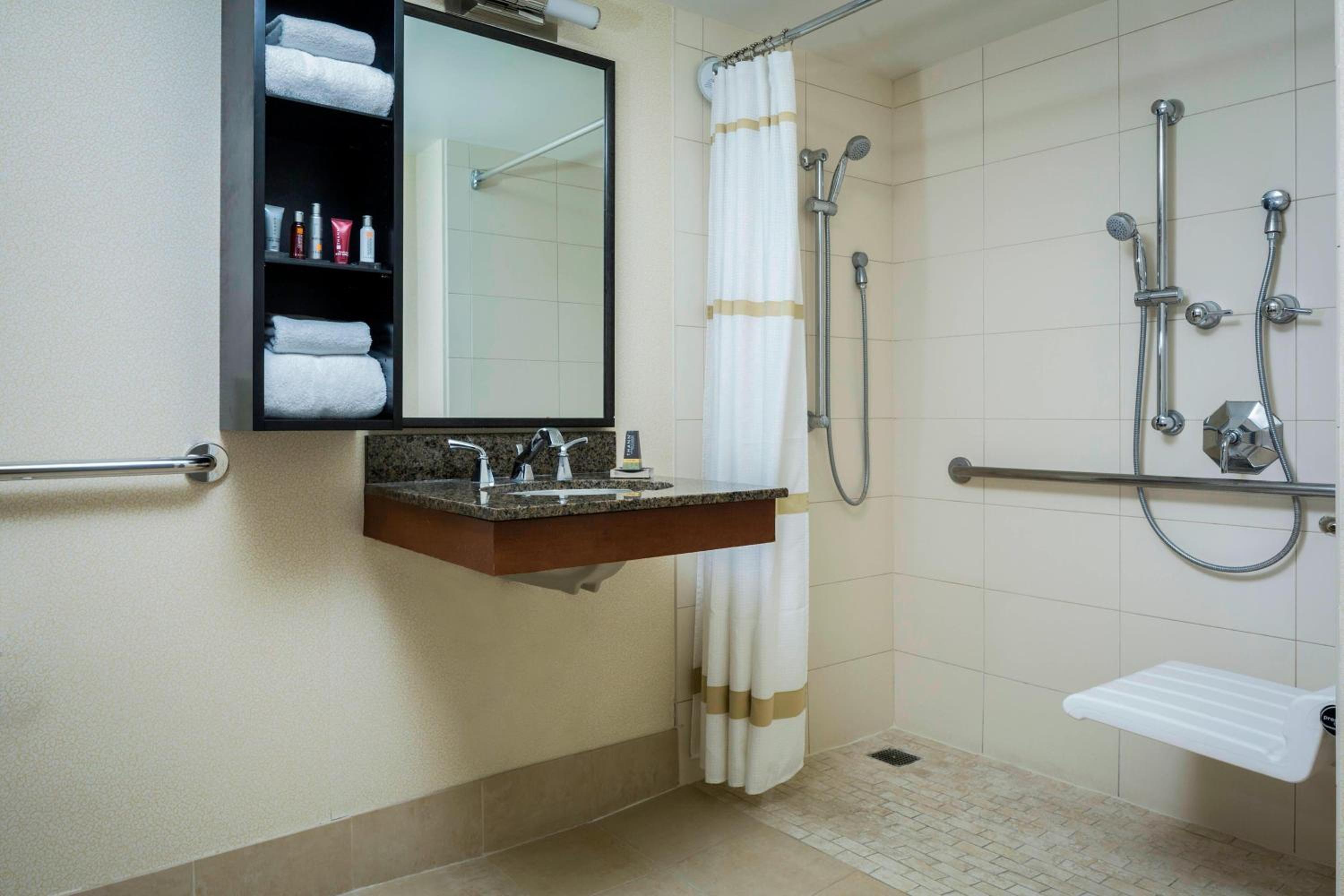 Burbank Vacations - Los Angeles Marriott Burbank Airport - Property Image 39