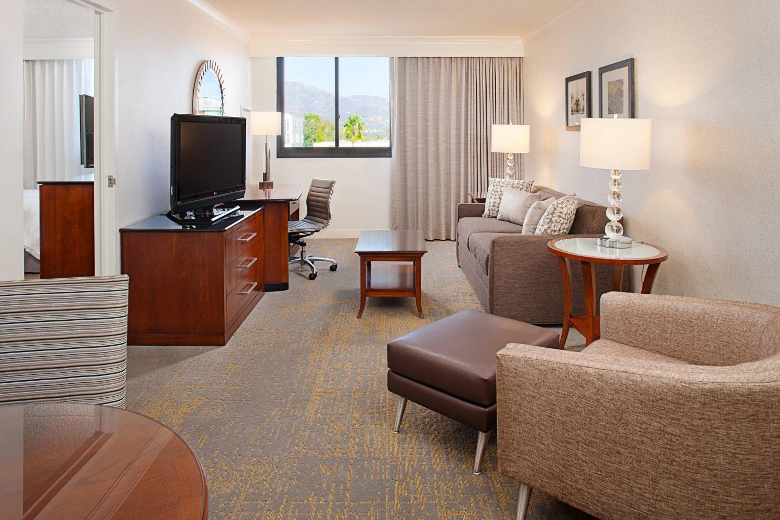 Burbank Vacations - Los Angeles Marriott Burbank Airport - Property Image 2