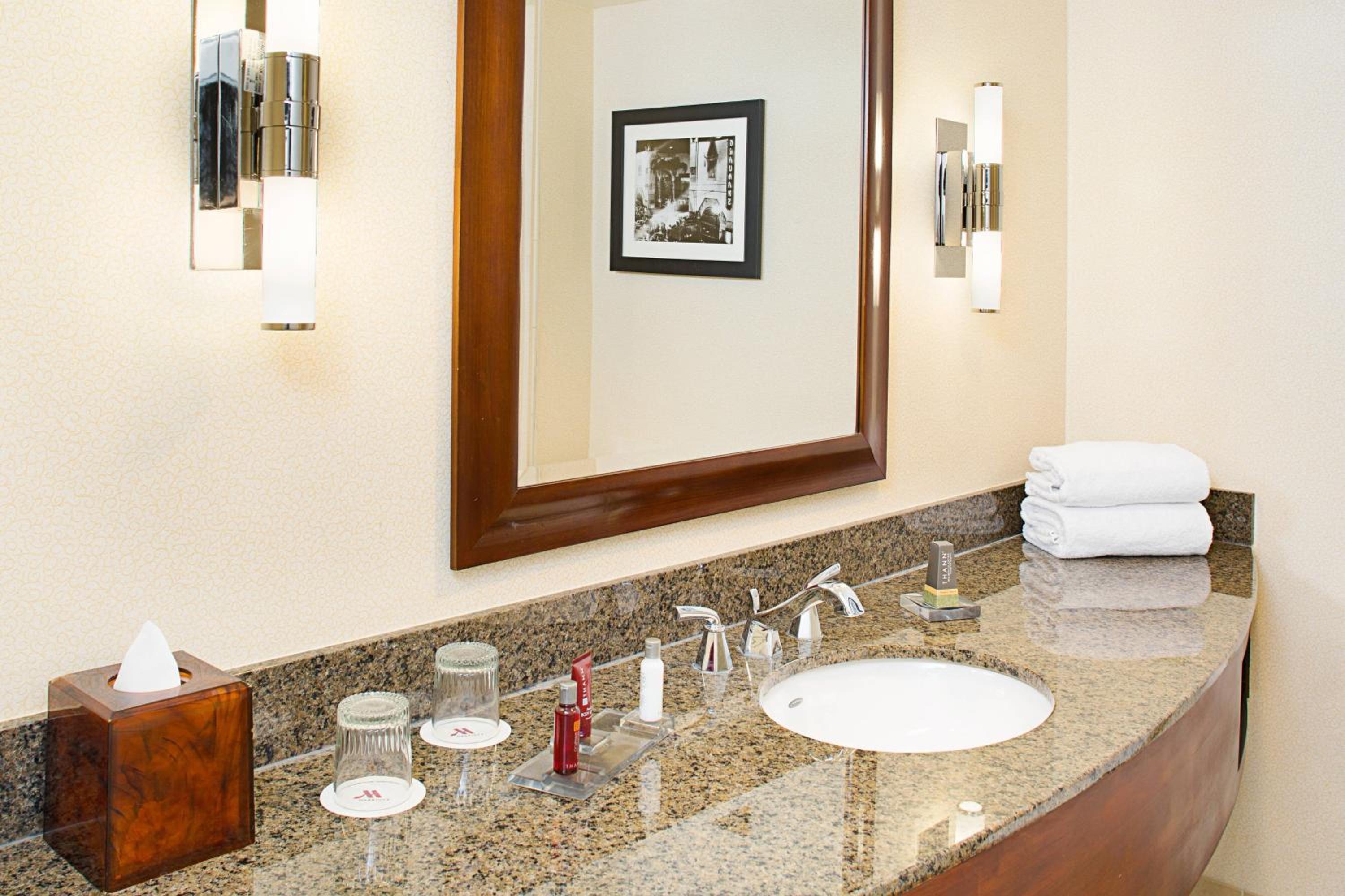 Burbank Vacations - Los Angeles Marriott Burbank Airport - Property Image 3