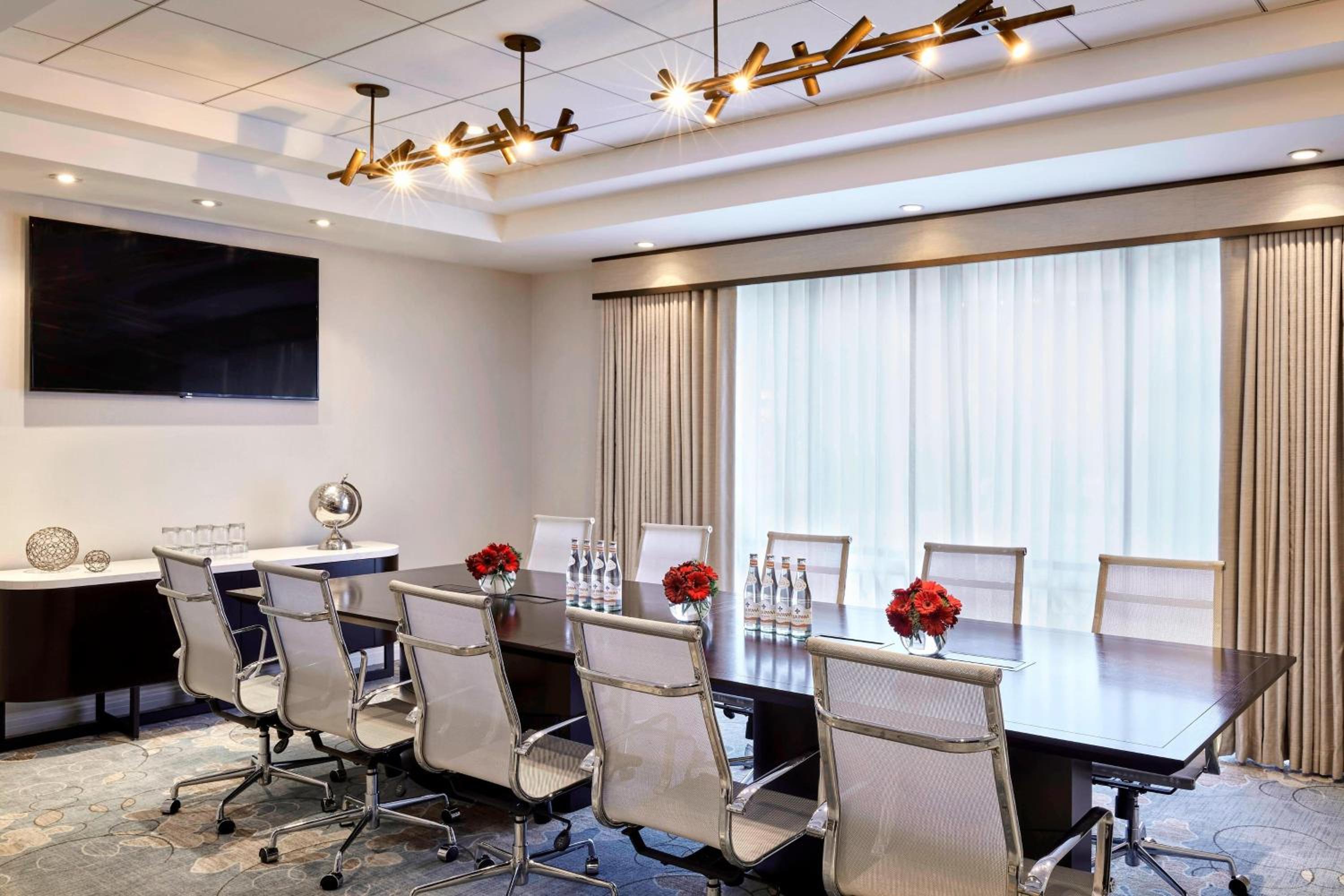 Burbank Vacations - Los Angeles Marriott Burbank Airport - Property Image 21