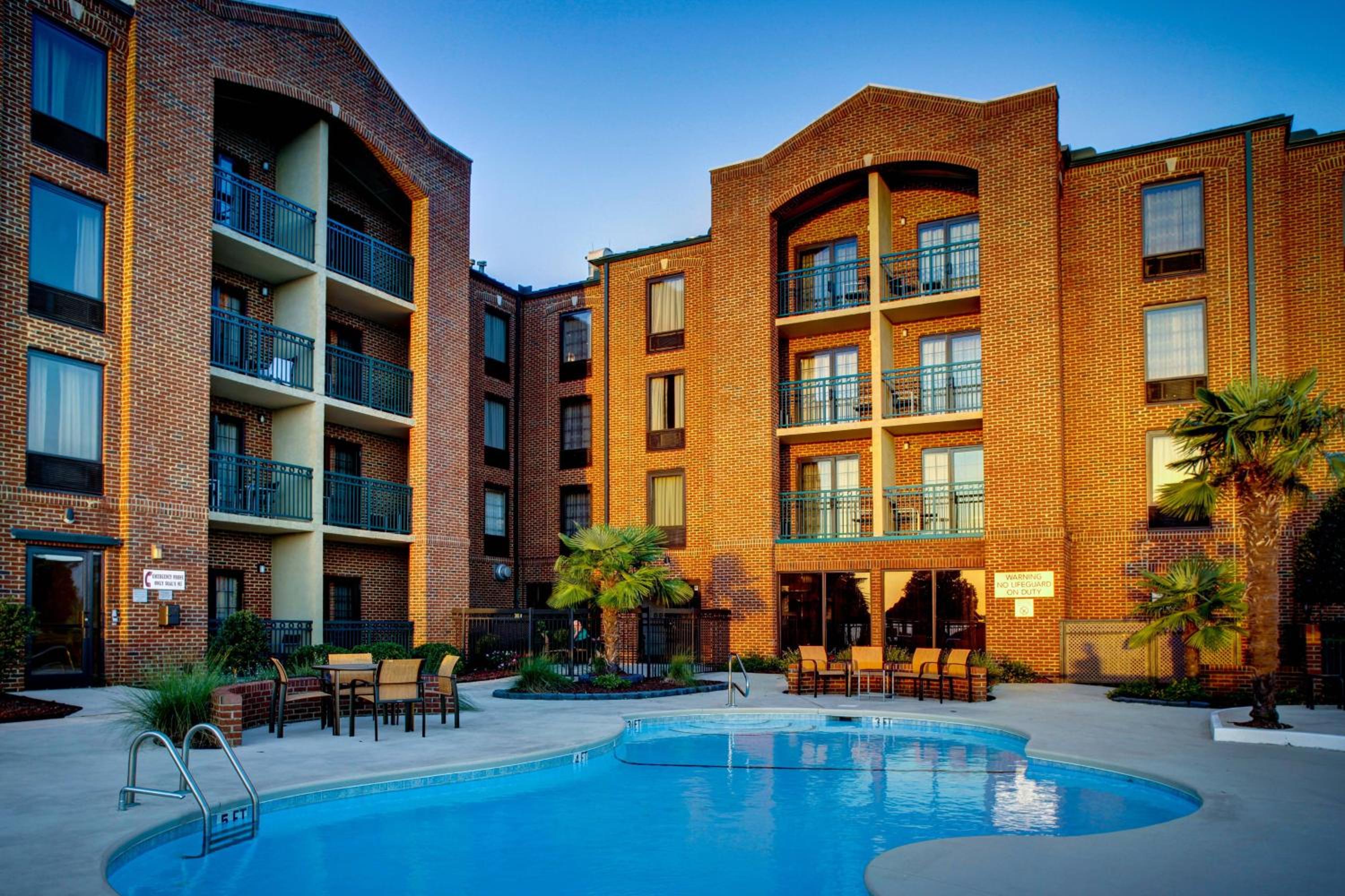 New Bern Vacations - Courtyard by Marriott New Bern - Property Image 3