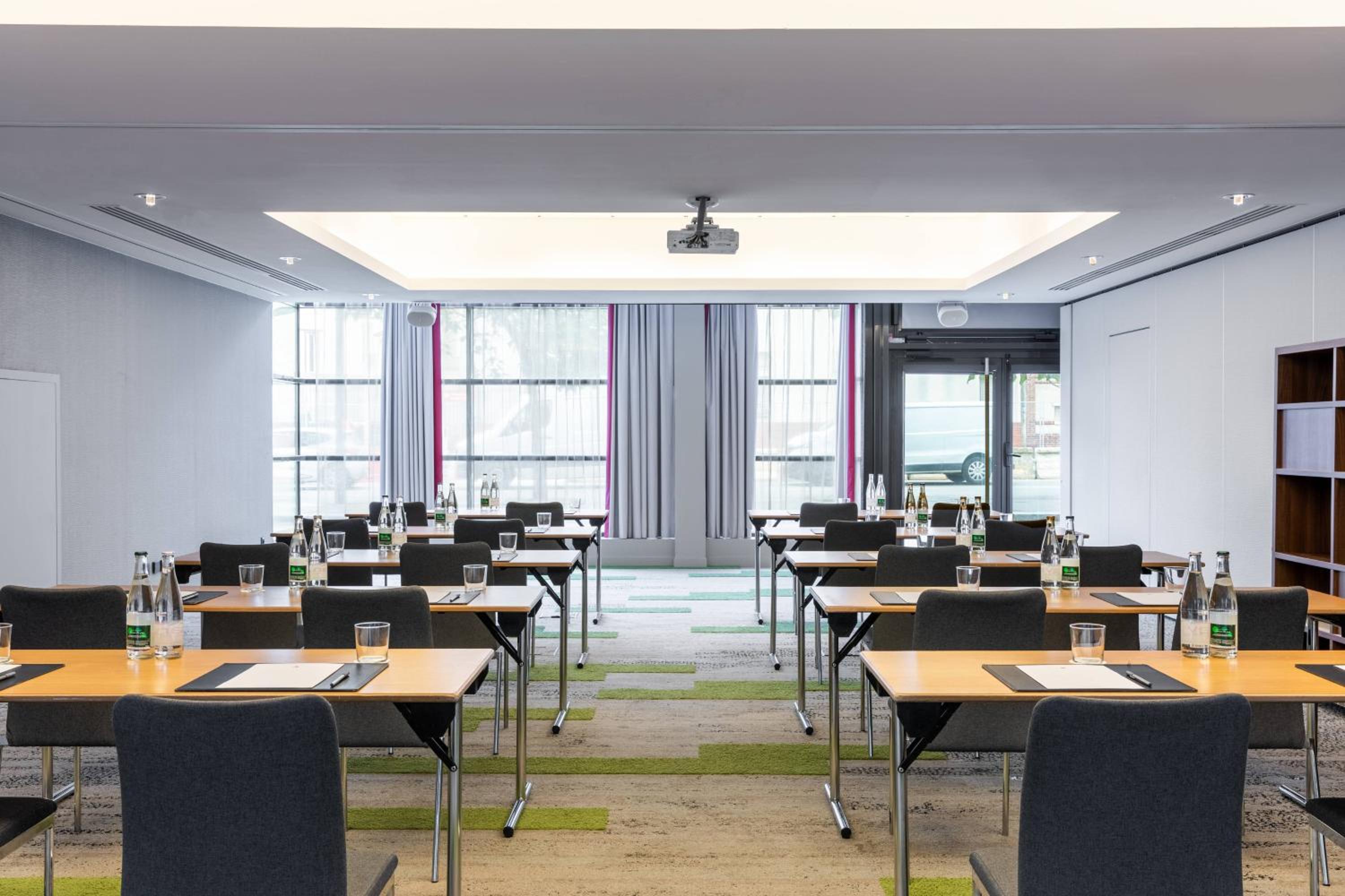 Saint-Denis Vacations - Courtyard by Marriott Paris Saint Denis - Property Image 12