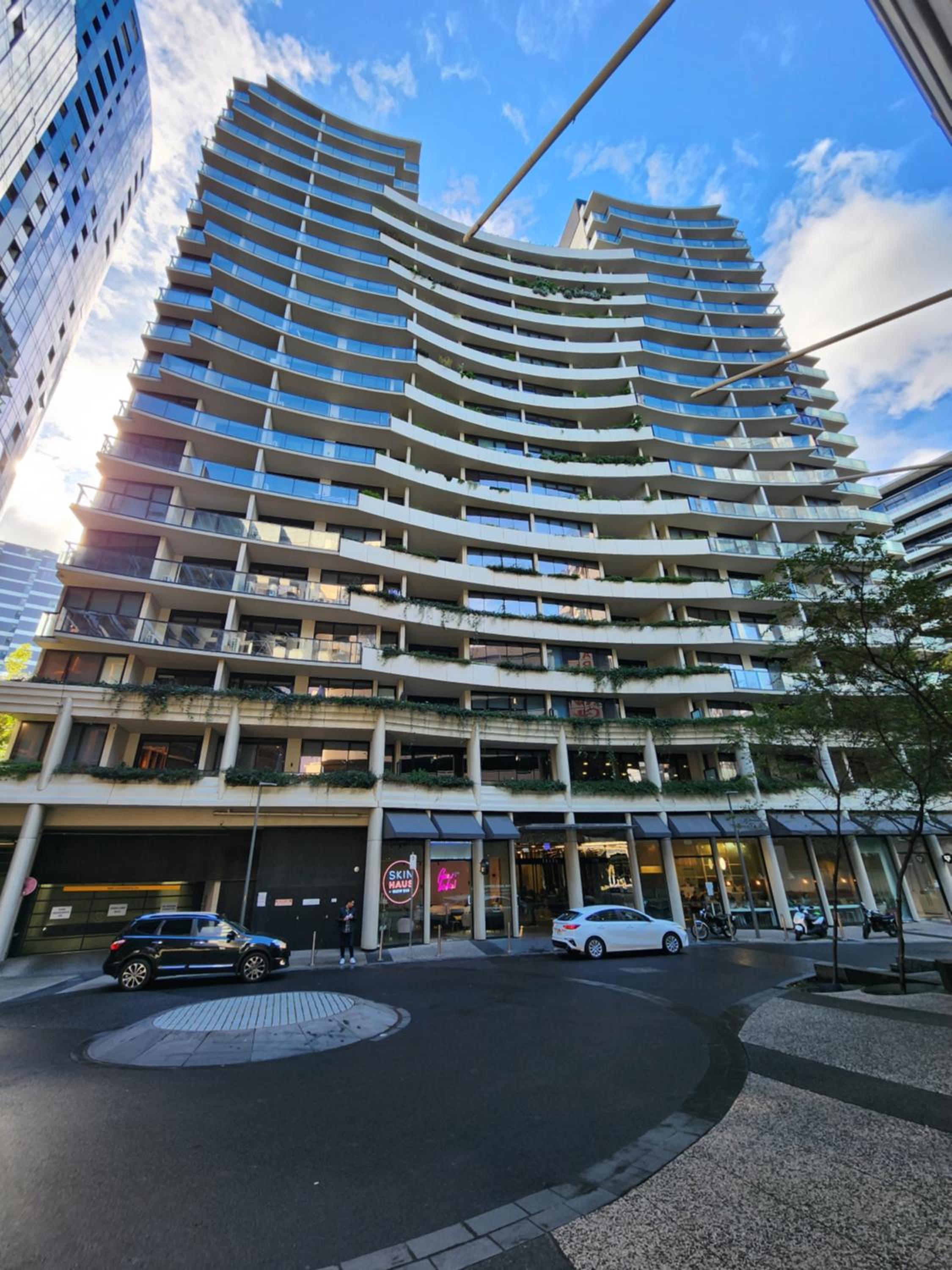 Hotel Modern 2-bedrooms apartment with parking - Image 1