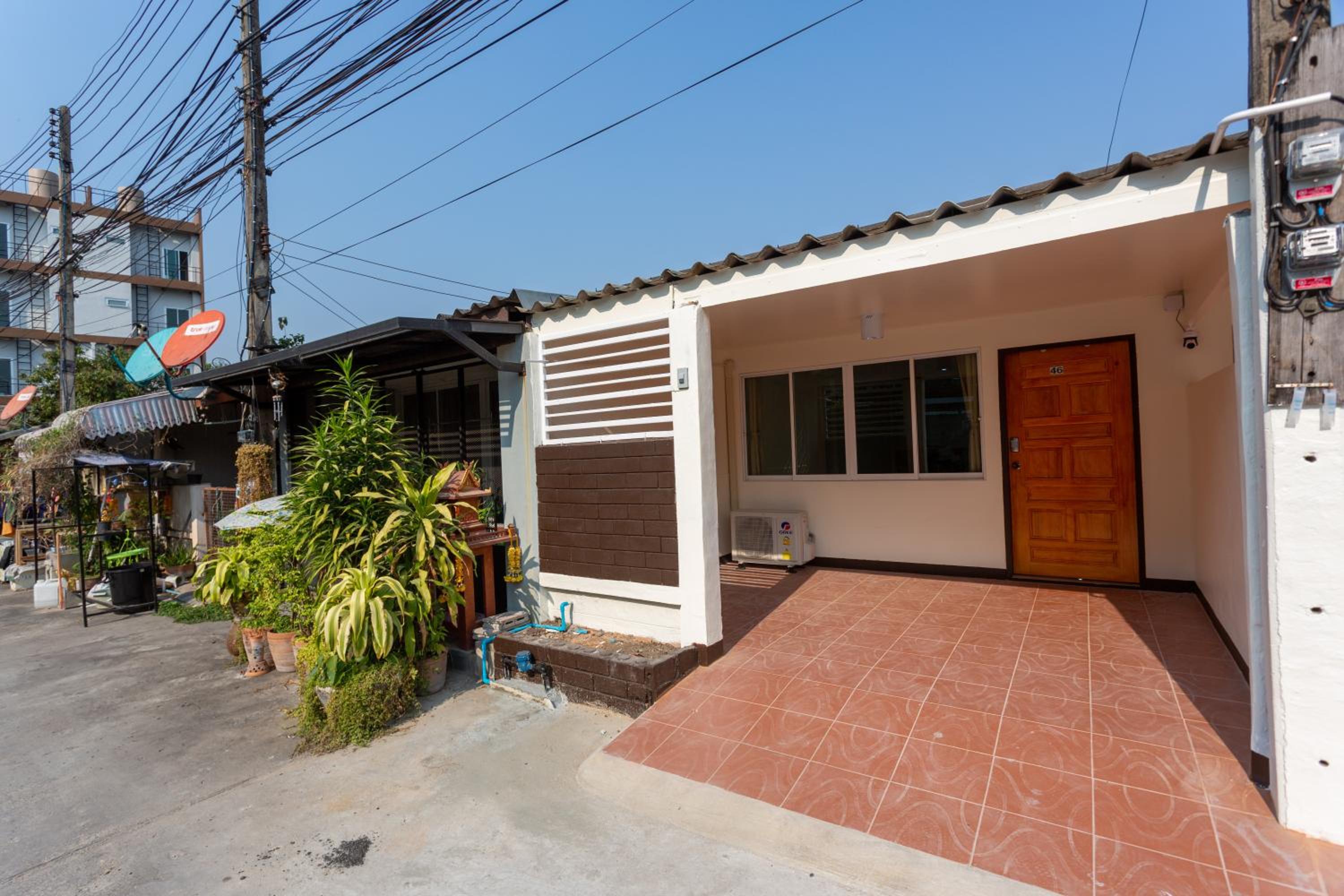 Studio townhouse near Airport and old town Chiang Mai view 3