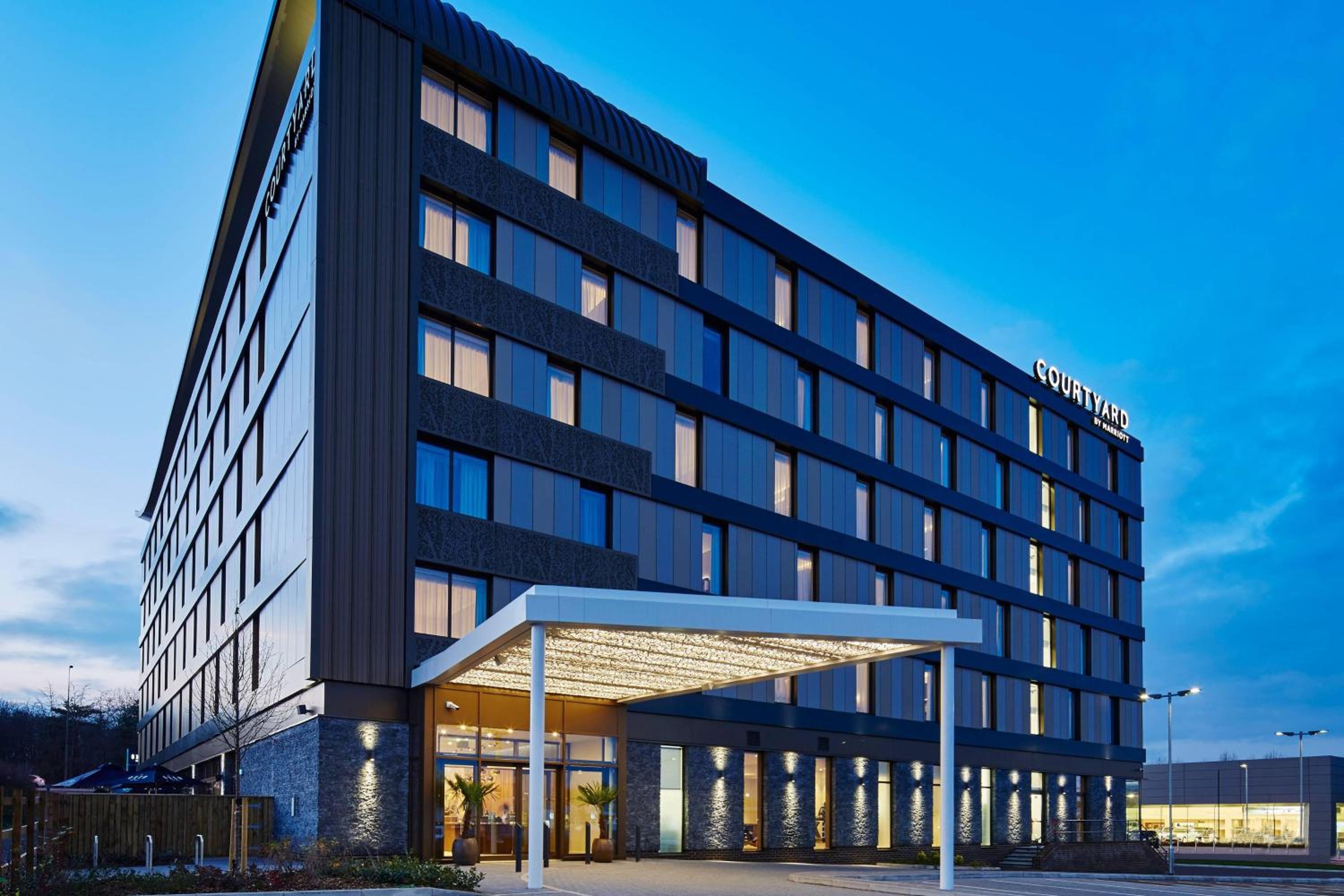 Hotel Courtyard by Marriott Oxford South - Image 1