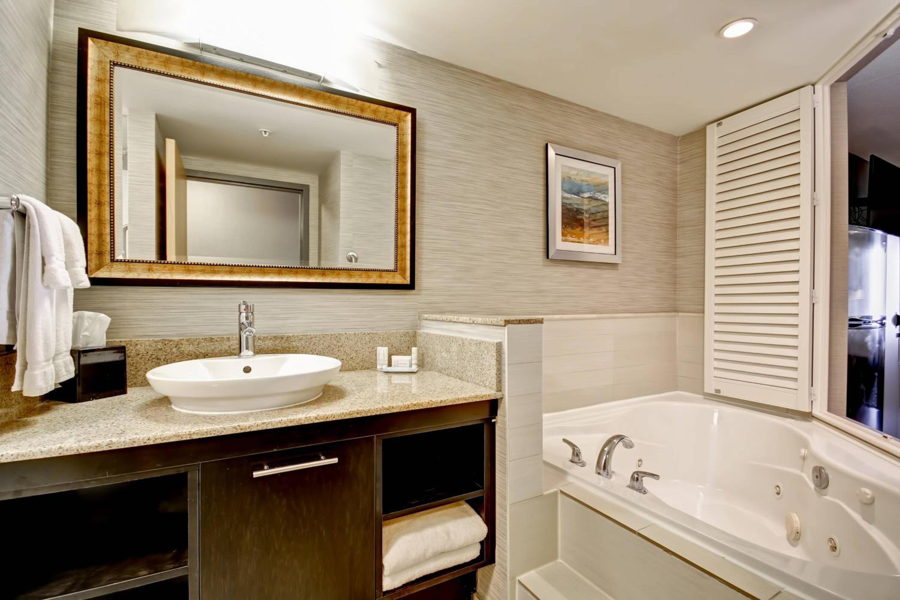 Guelph Vacations - Fairfield Inn  Suites by Marriott Guelph - Property Image 2
