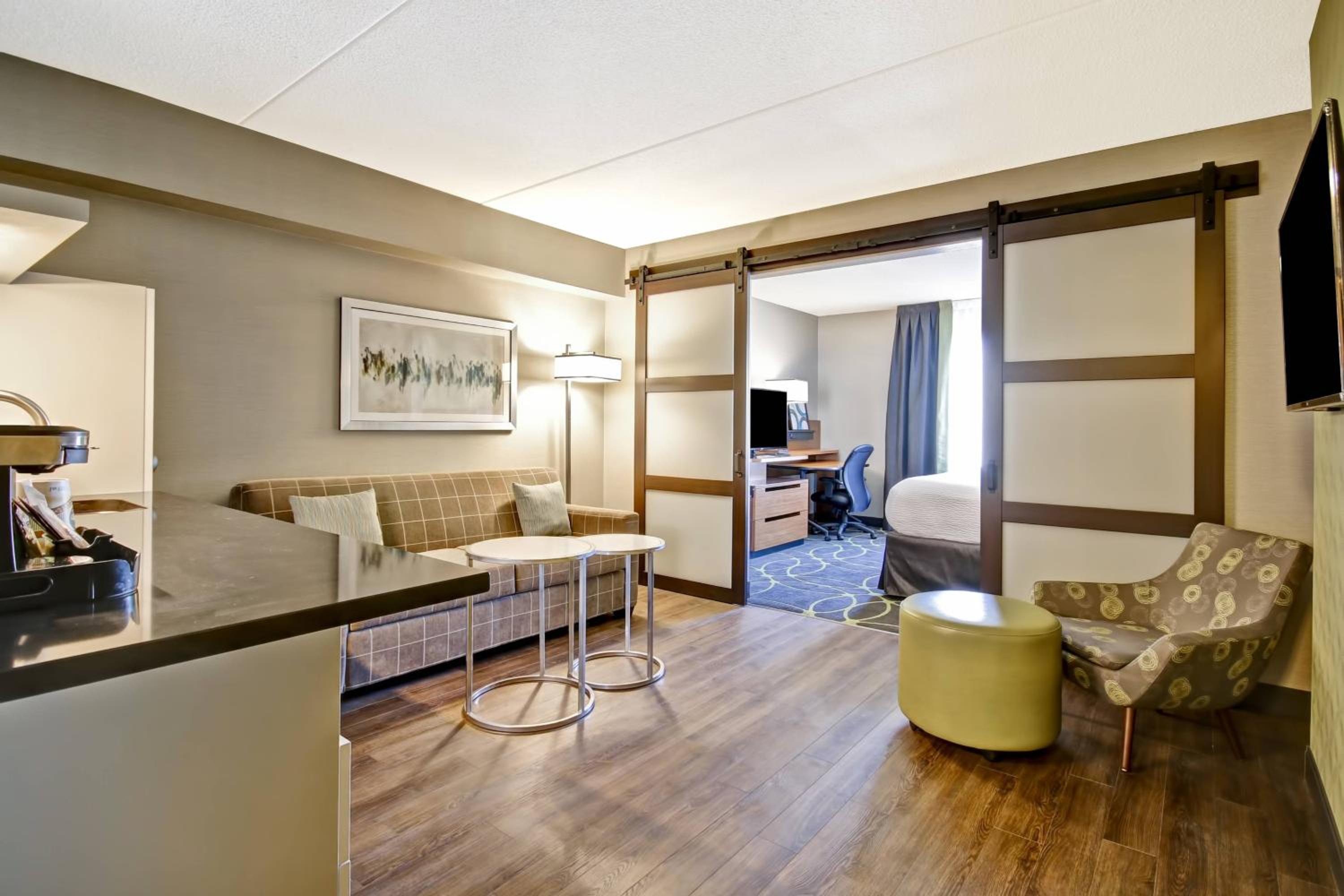 Guelph Vacations - Fairfield Inn  Suites by Marriott Guelph - Property Image 4