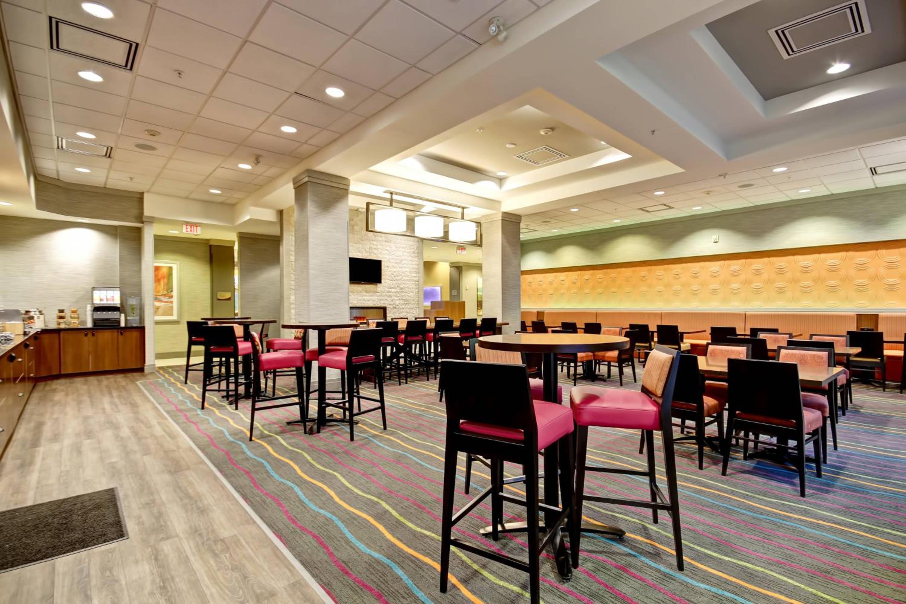 Guelph Vacations - Fairfield Inn  Suites by Marriott Guelph - Property Image 8