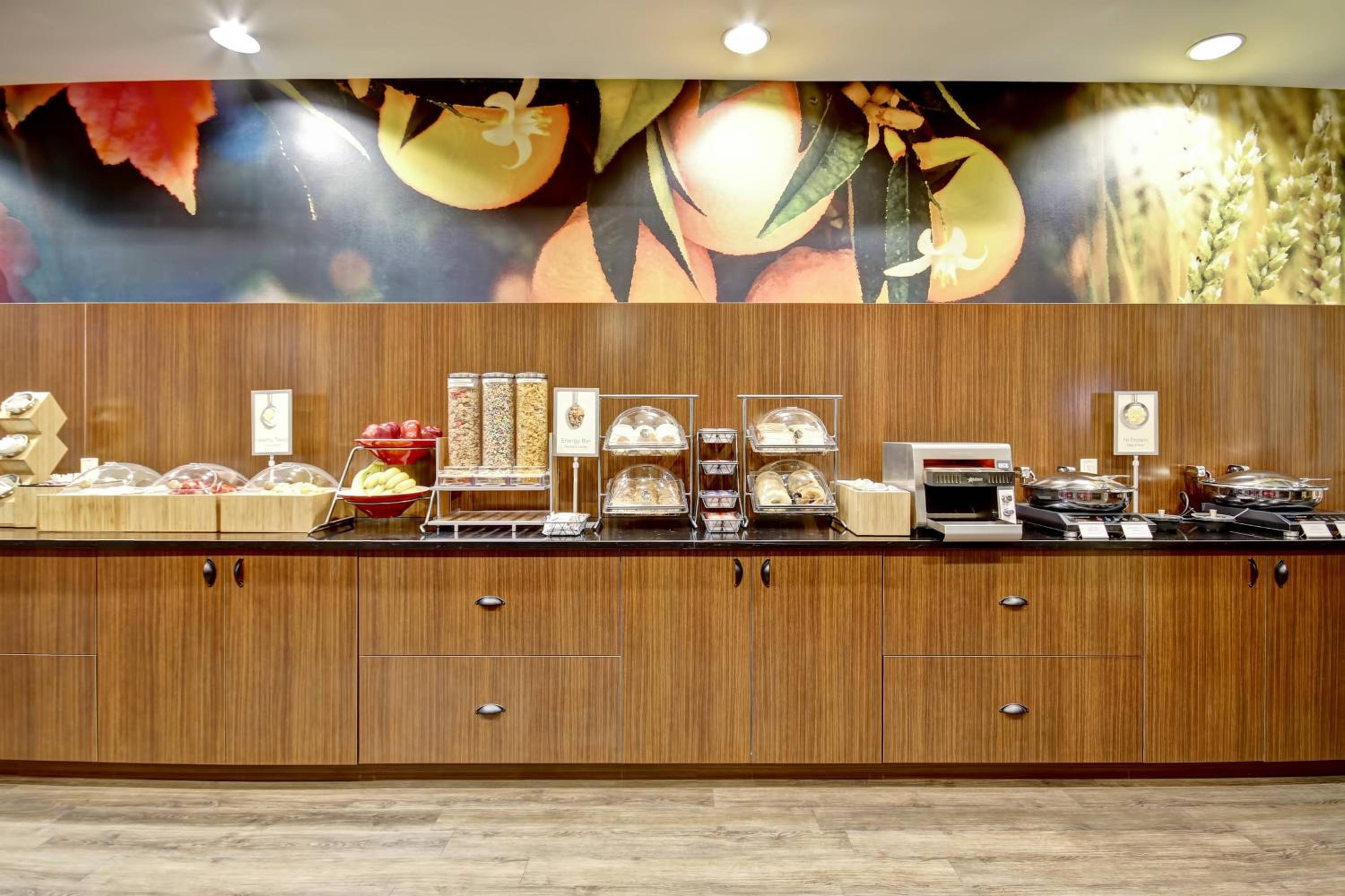 Guelph Vacations - Fairfield Inn  Suites by Marriott Guelph - Property Image 9
