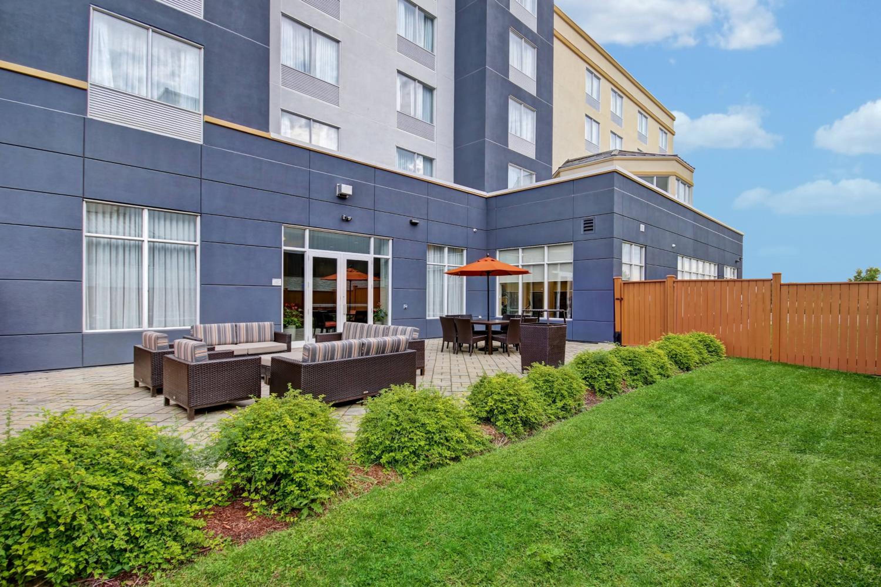 Guelph Vacations - Fairfield Inn  Suites by Marriott Guelph - Property Image 3