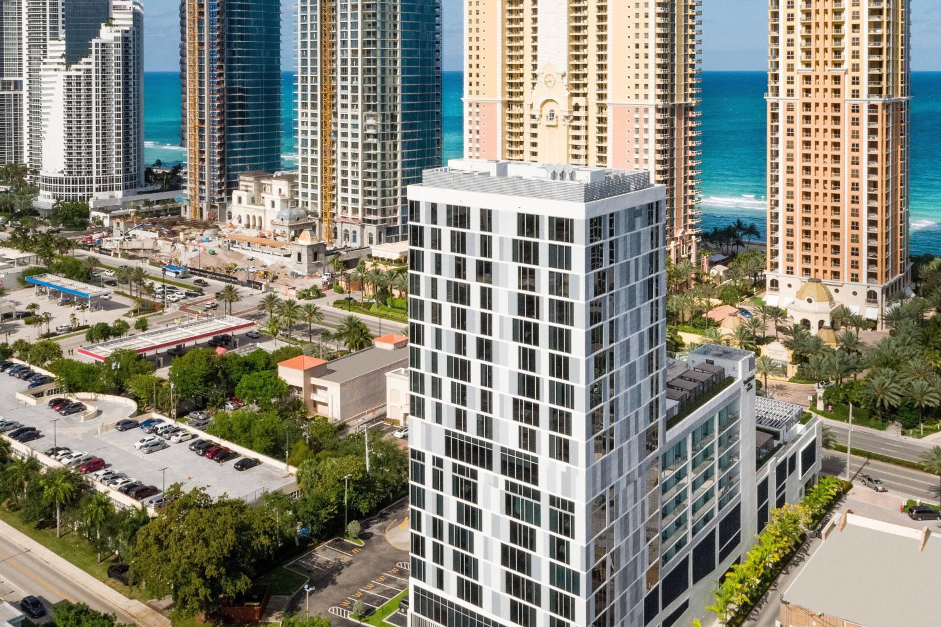 Hotel Residence Inn Miami Sunny Isles Beach - Image 1