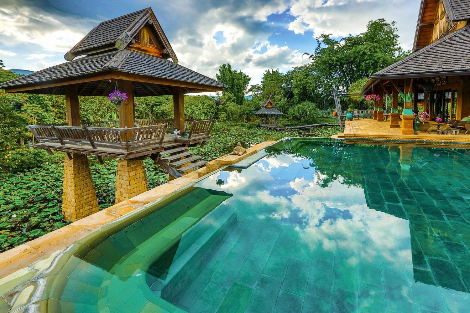 Howie's HomeStay