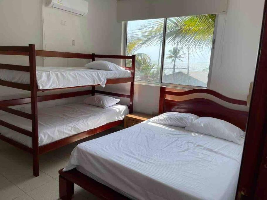 Cabaña #11 frente al mar en Coveñas - Tercera Encenada - Conjunto con piscina
