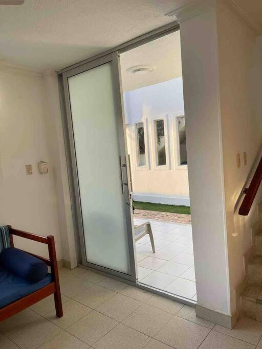 Cabaña #11 frente al mar en Coveñas - Tercera Encenada - Conjunto con piscina