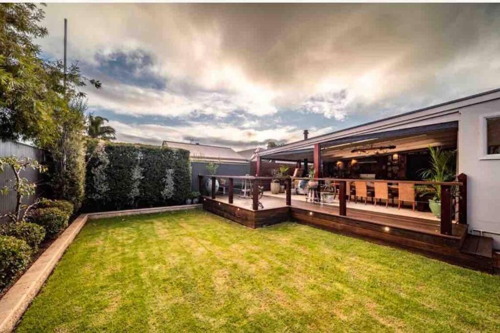 Laurant's Cottage ~ McLaren Vale entertainer