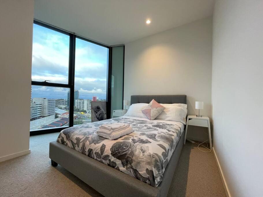 City View Luxury 3 Bedroom Apartment-Free Car Park