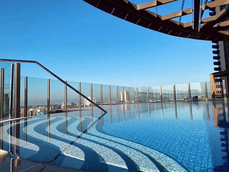 City View Luxury 3 Bedroom Apartment-Free Car Park