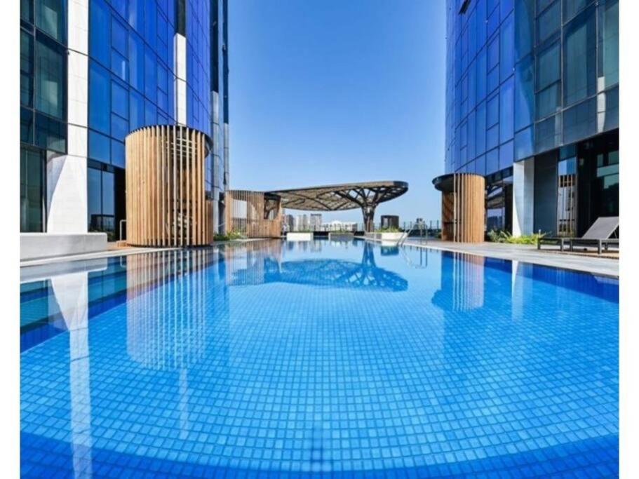 City View Luxury 3 Bedroom Apartment-Free Car Park