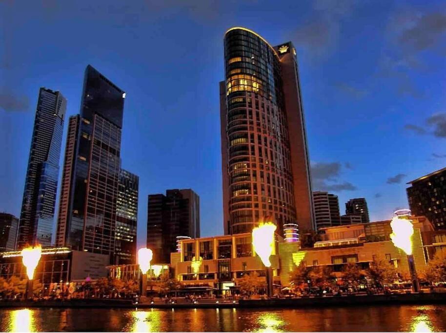 Modern 3BR In High Rise w/ Sea View incl Carpark