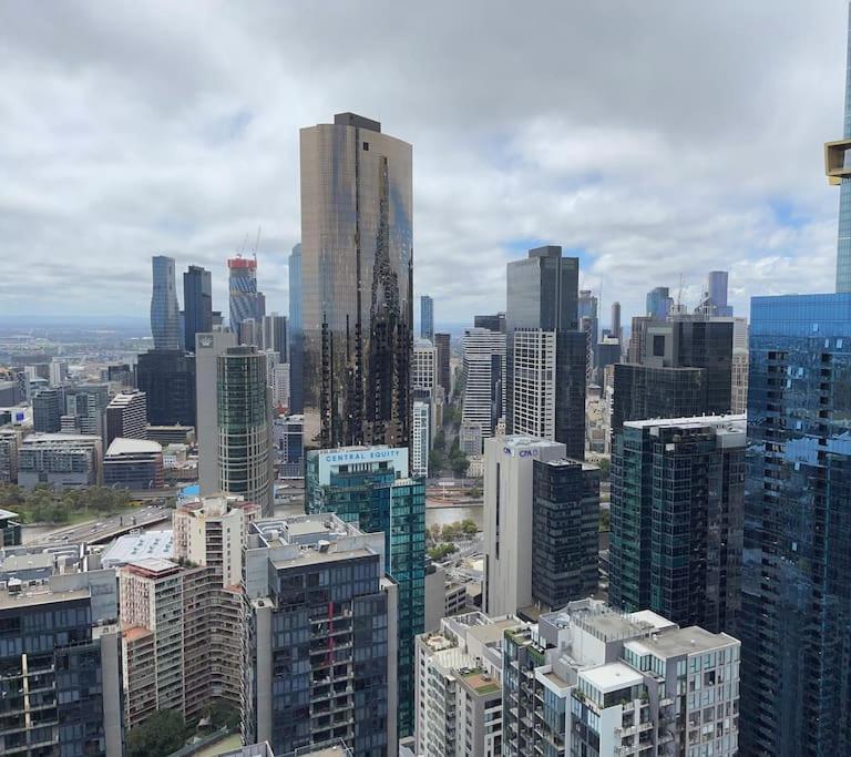 Experience Luxury at Southbank’s Newest Apt w/ City View