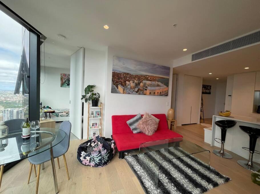 Experience Luxury at Southbank’s Newest Apt w/ City View