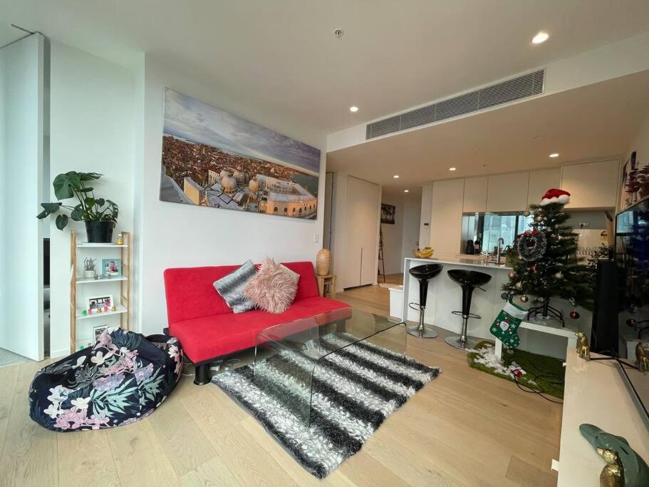 Experience Luxury at Southbank’s Newest Apt w/ City View
