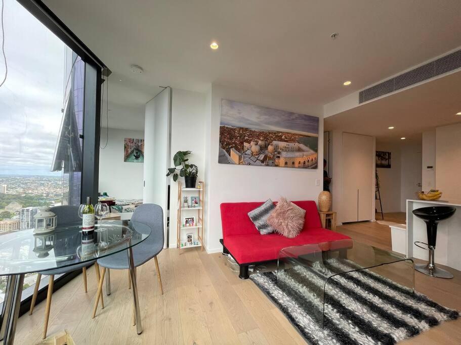 Experience Luxury at Southbank’s Newest Apt w/ City View