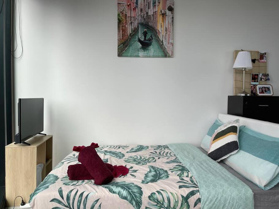 Experience Luxury at Southbank’s Newest Apt w/ City View