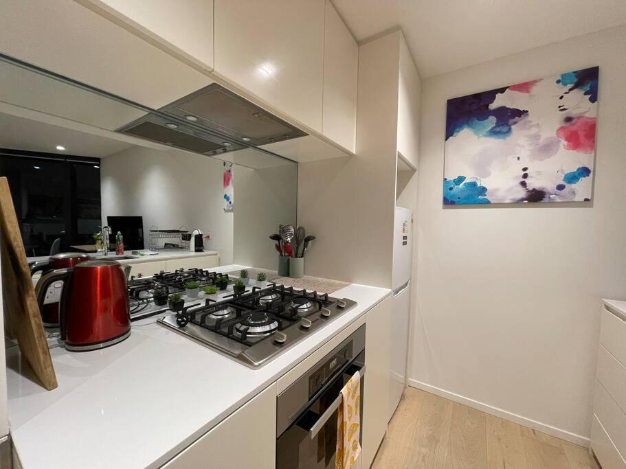 Experience Luxury at Southbank’s Newest Apt w/ City View