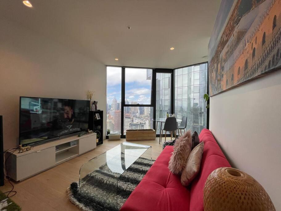 Experience Luxury at Southbank’s Newest Apt w/ City View