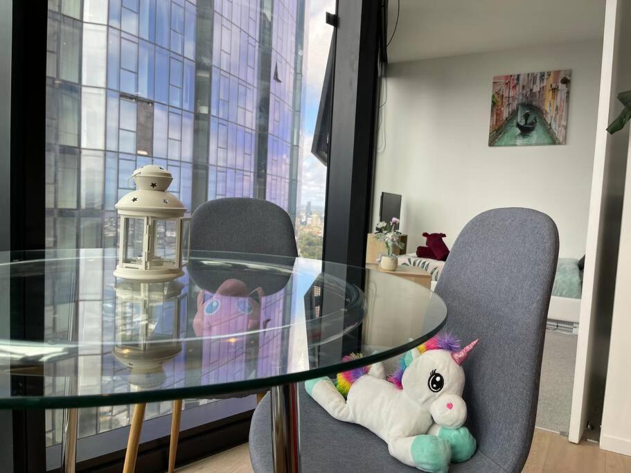 Experience Luxury at Southbank’s Newest Apt w/ City View