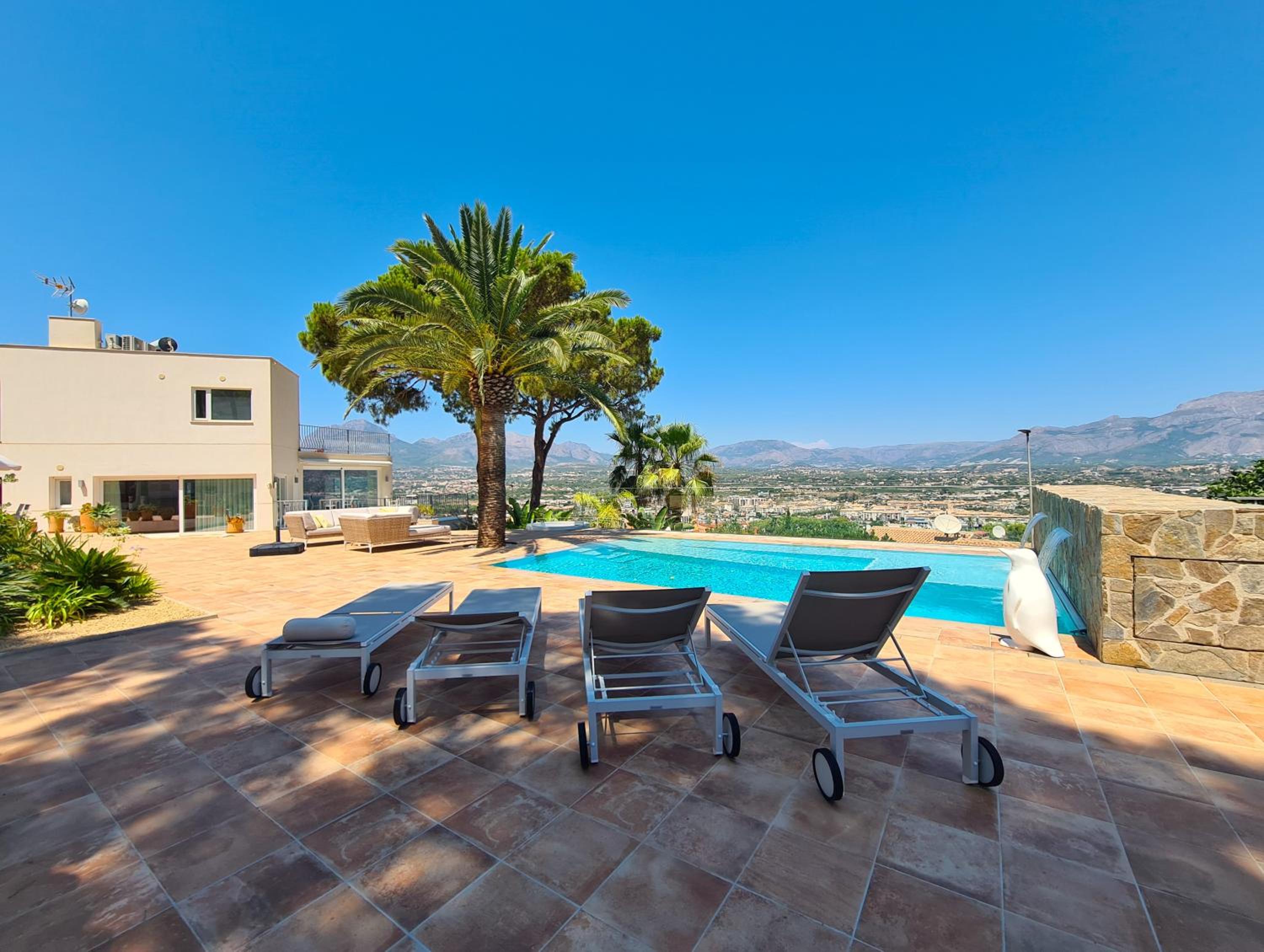 Villa Alegria by NRAS photo 3