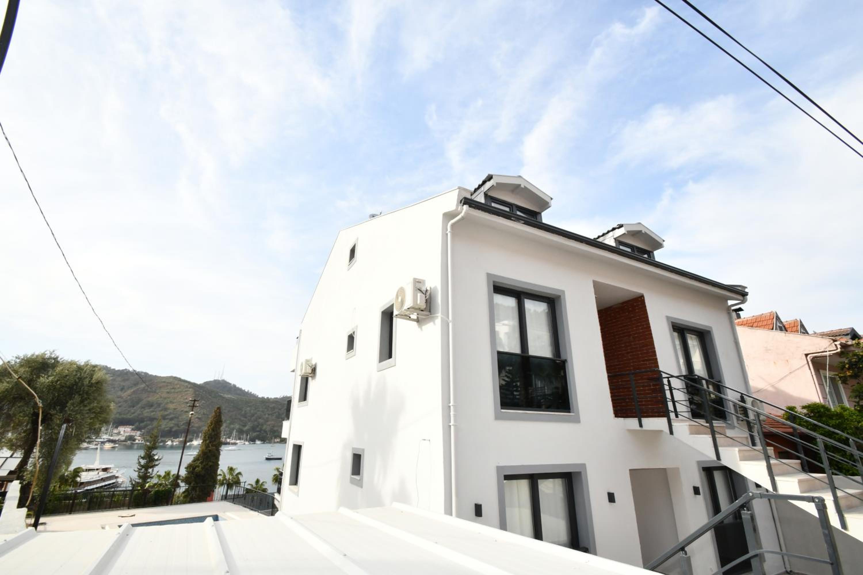 Duygu Apart etkileyici deniz manzaraları - Image 26