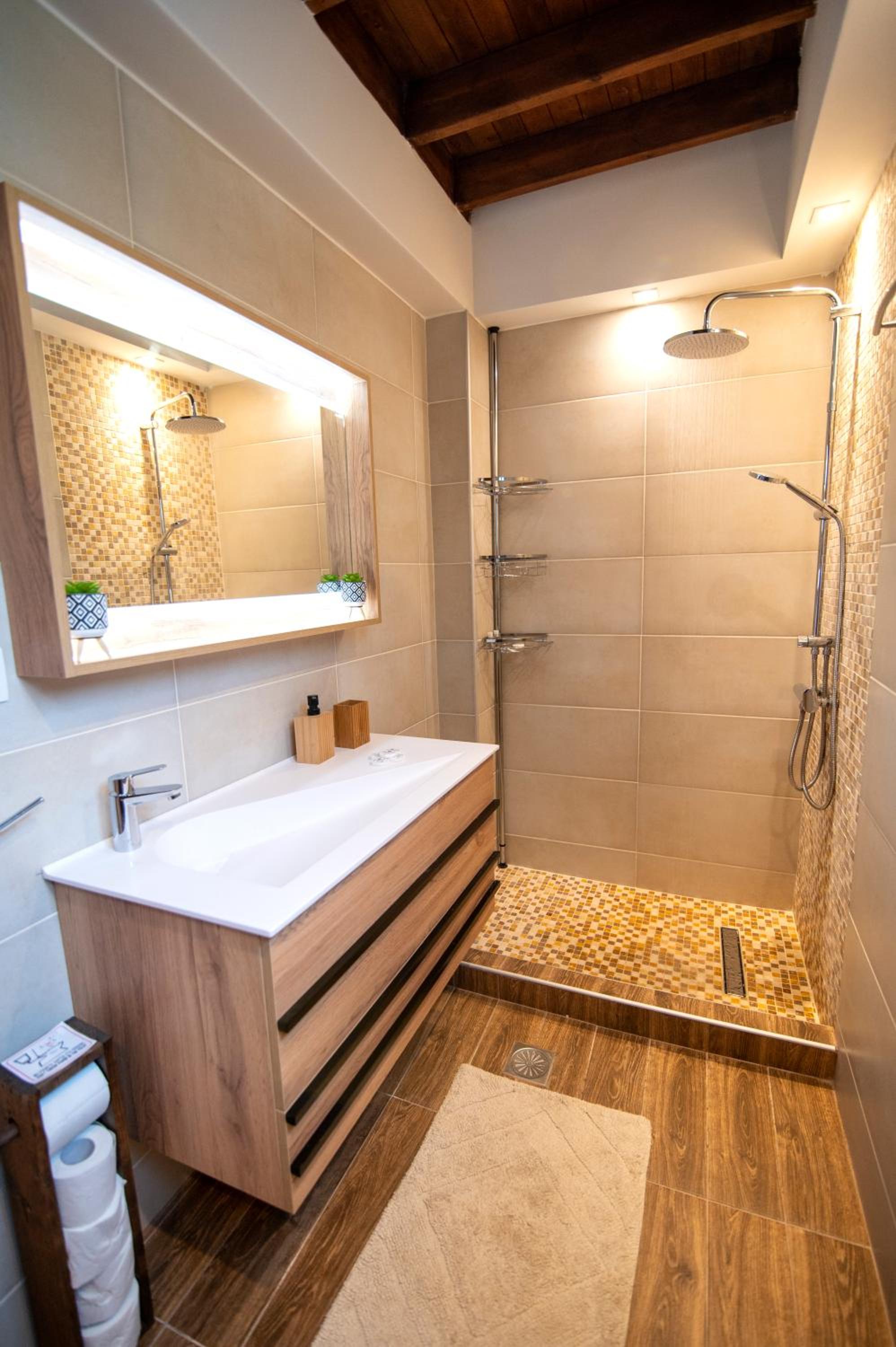 DIMIS ASOMATOS HOMES
