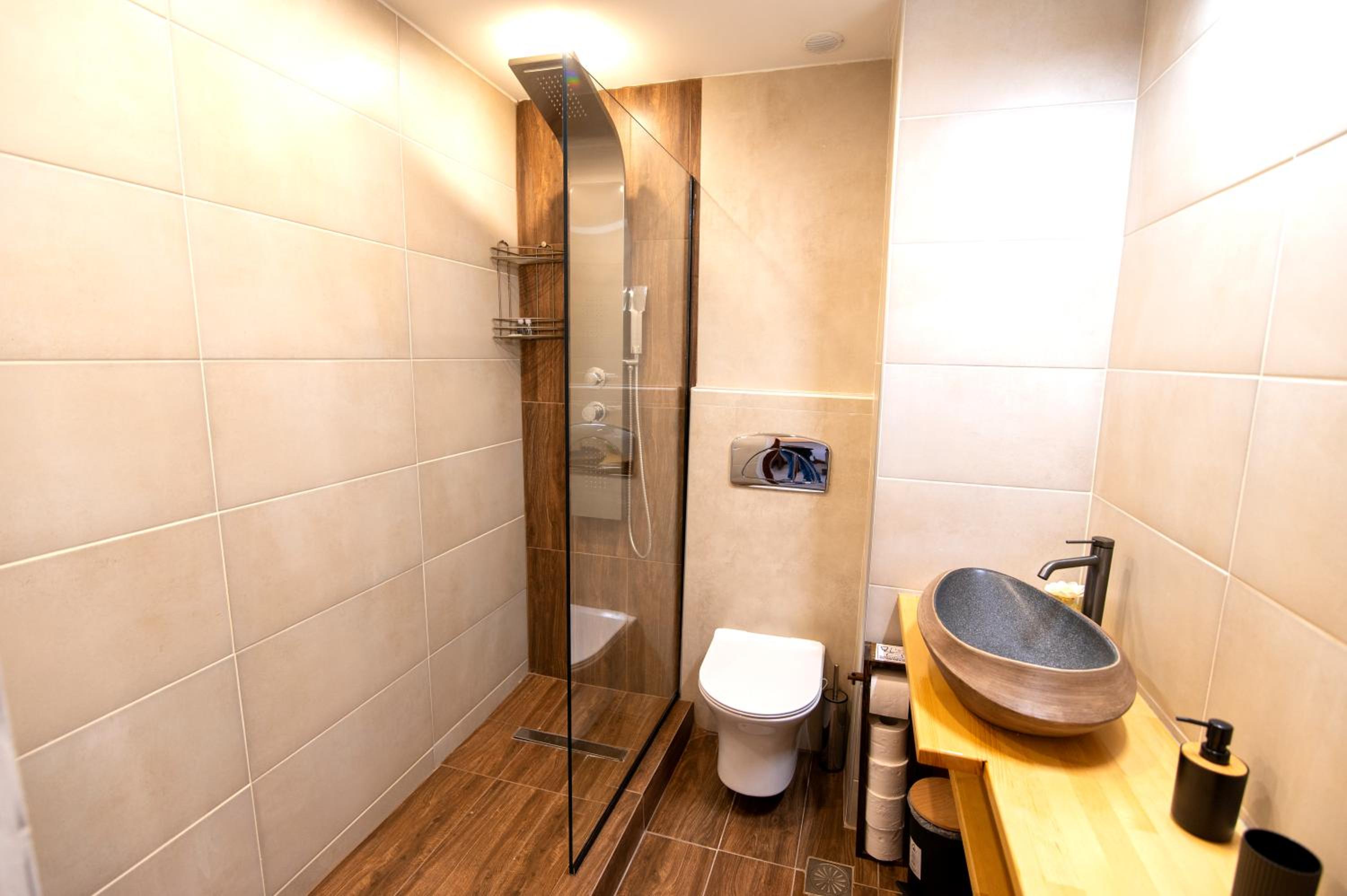 DIMIS ASOMATOS HOMES