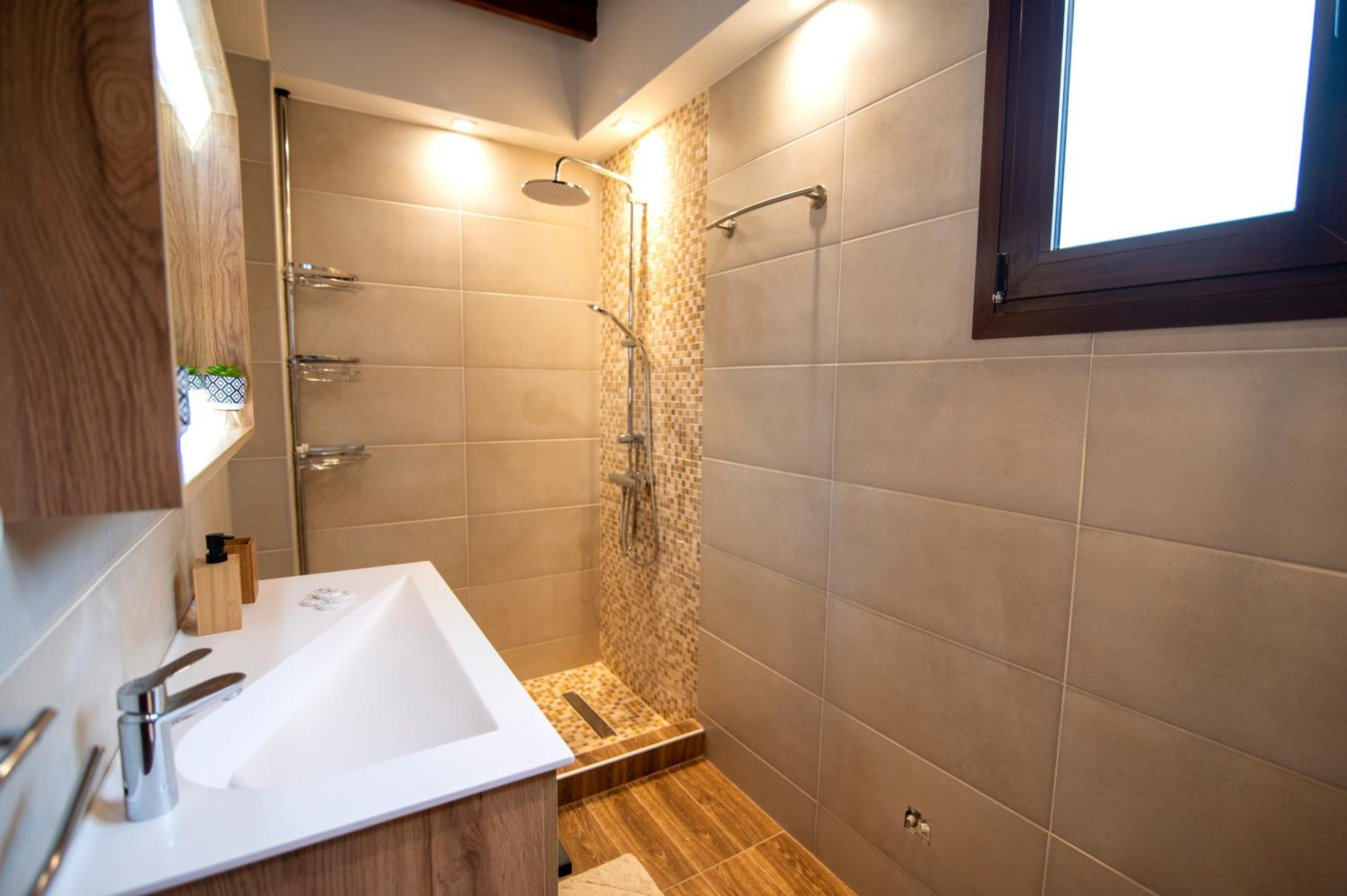 DIMIS ASOMATOS HOMES