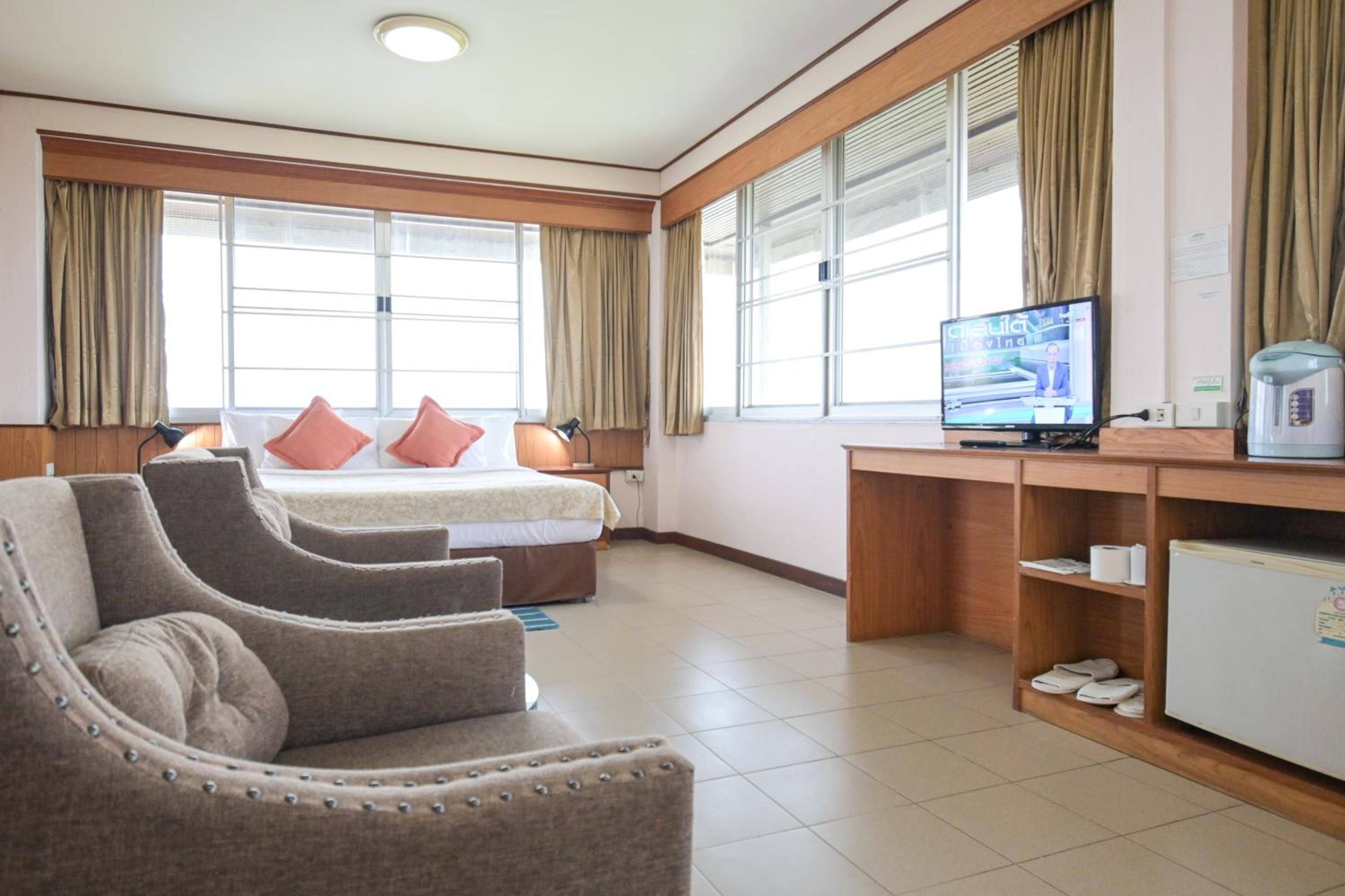 Rattana Park Hotel