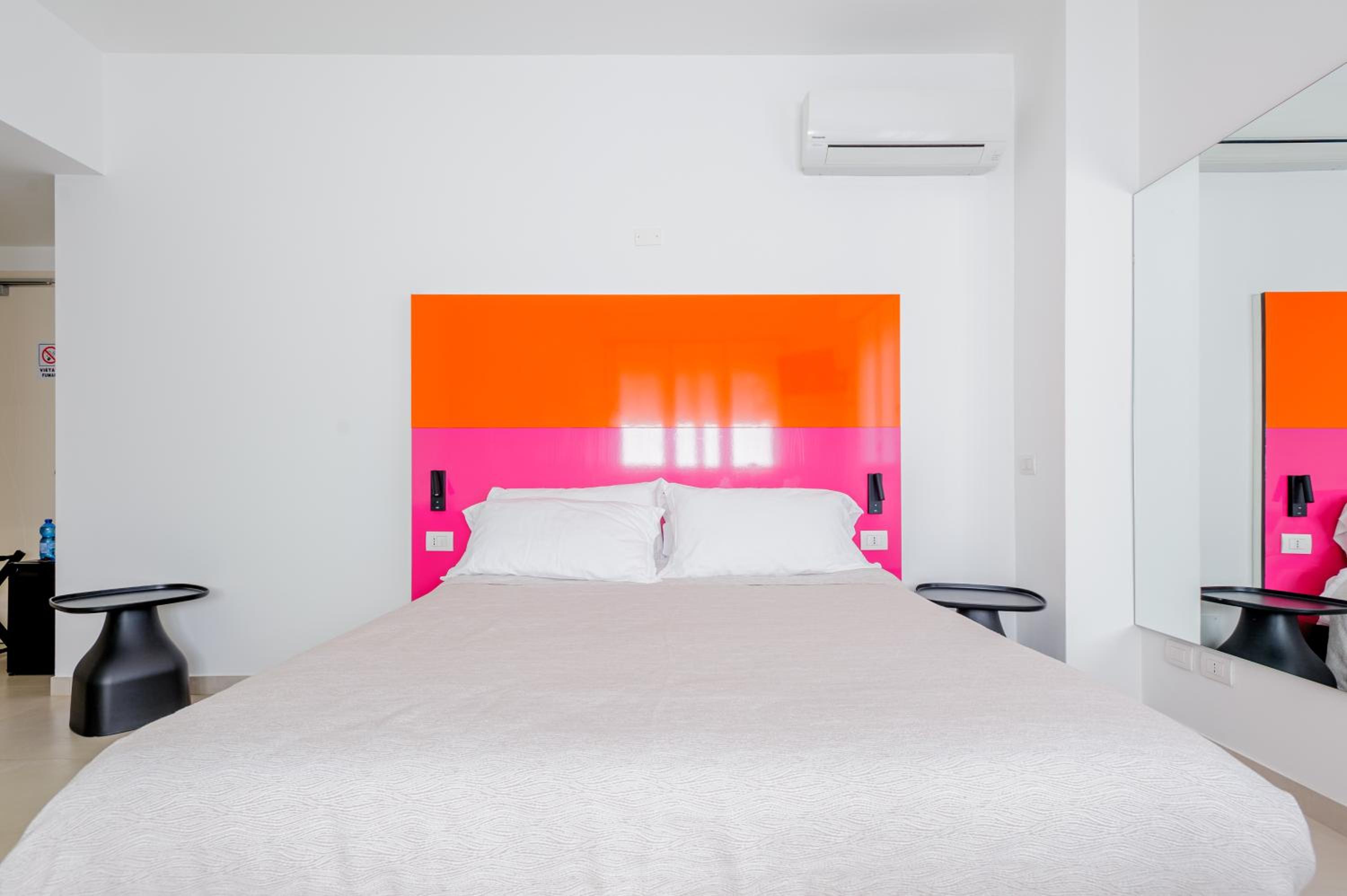 Hotel Parma Room Station - Image 1