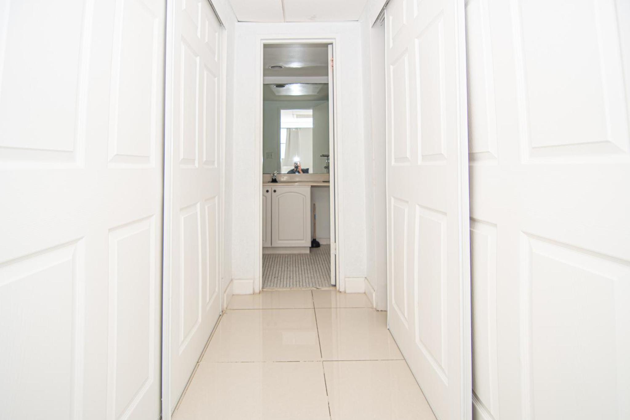 Modern Ocean View Apartment by Miami Te Espera - HALLANDALE 9E