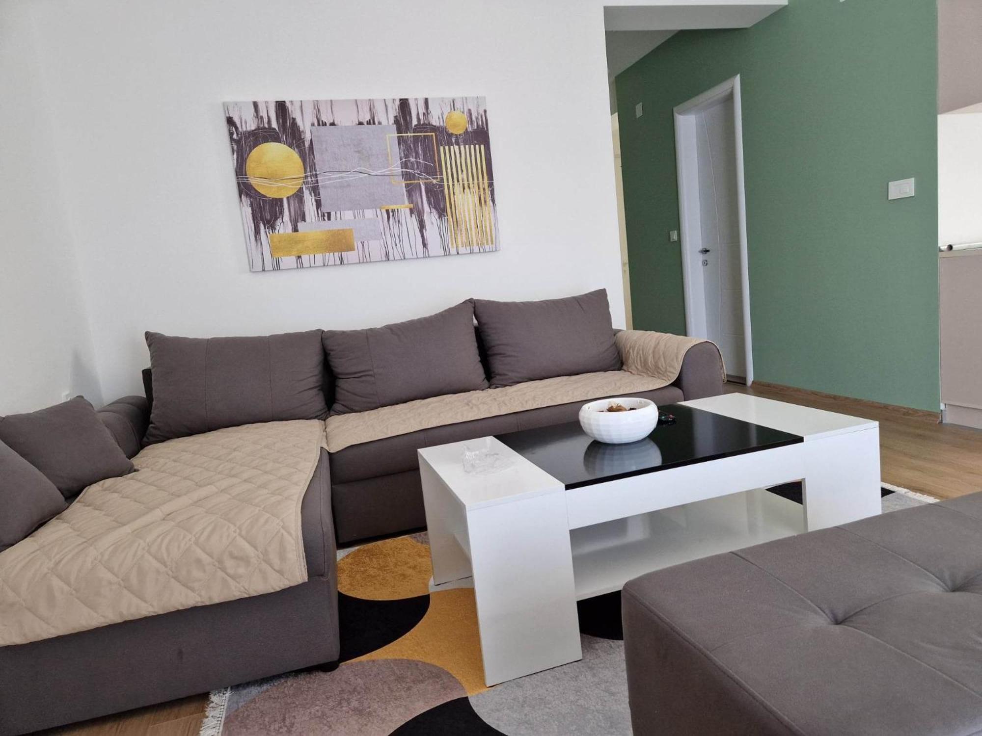 Emi Center Apartments