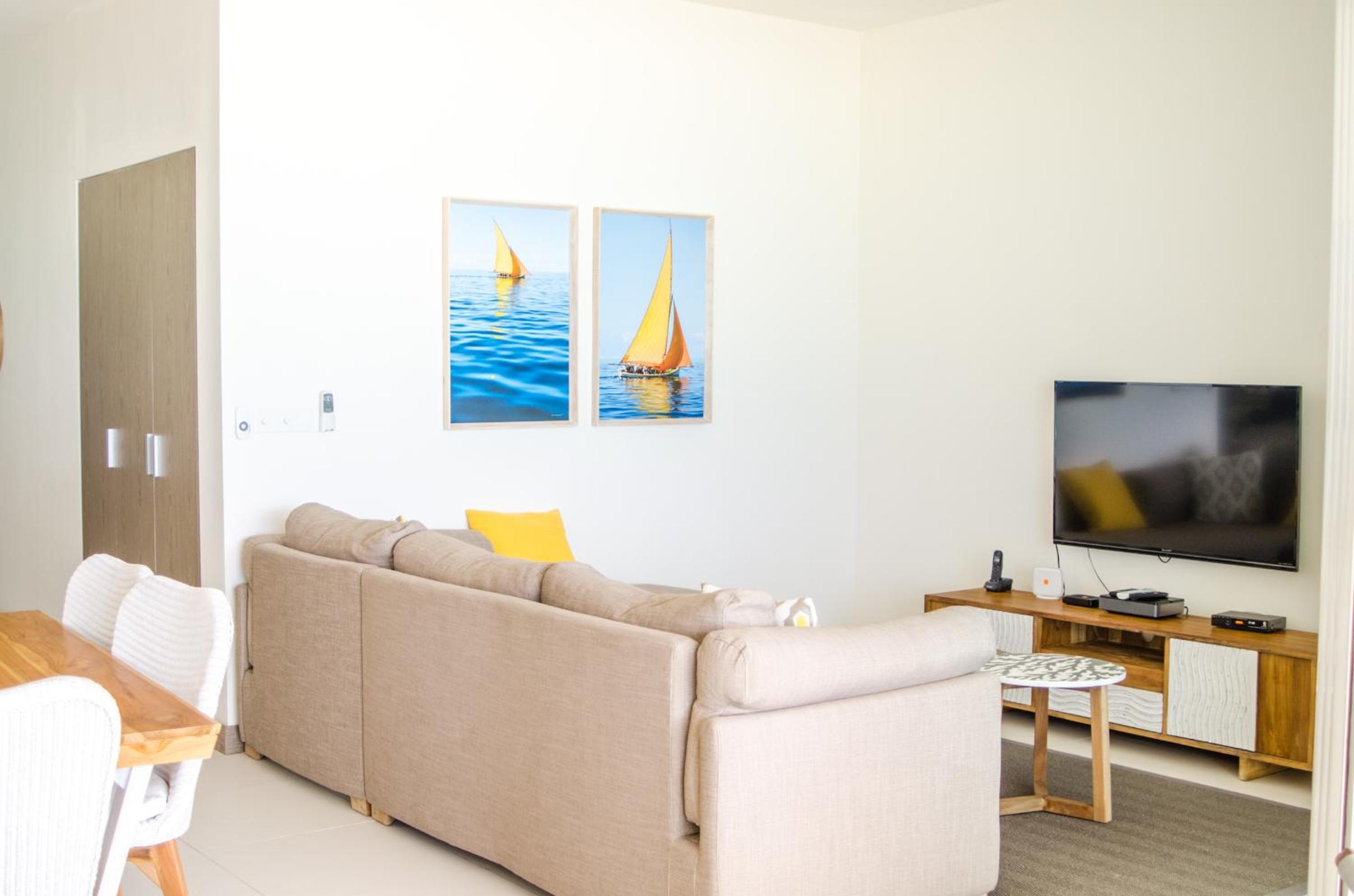 Summer Breeze - Beachfront - 3 Bedrooms Suite, photo 8