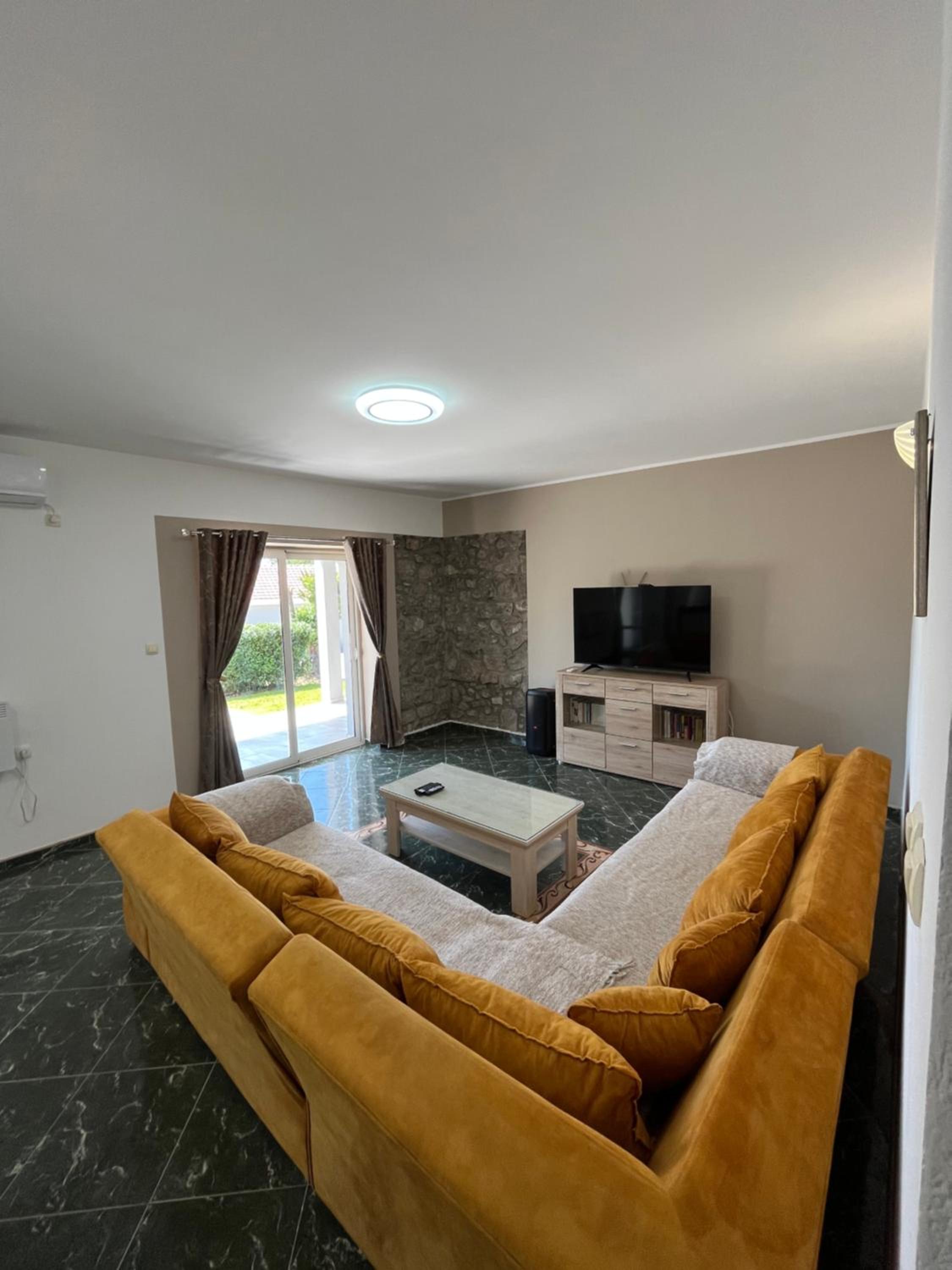 Cezar Apartment 3 view 5